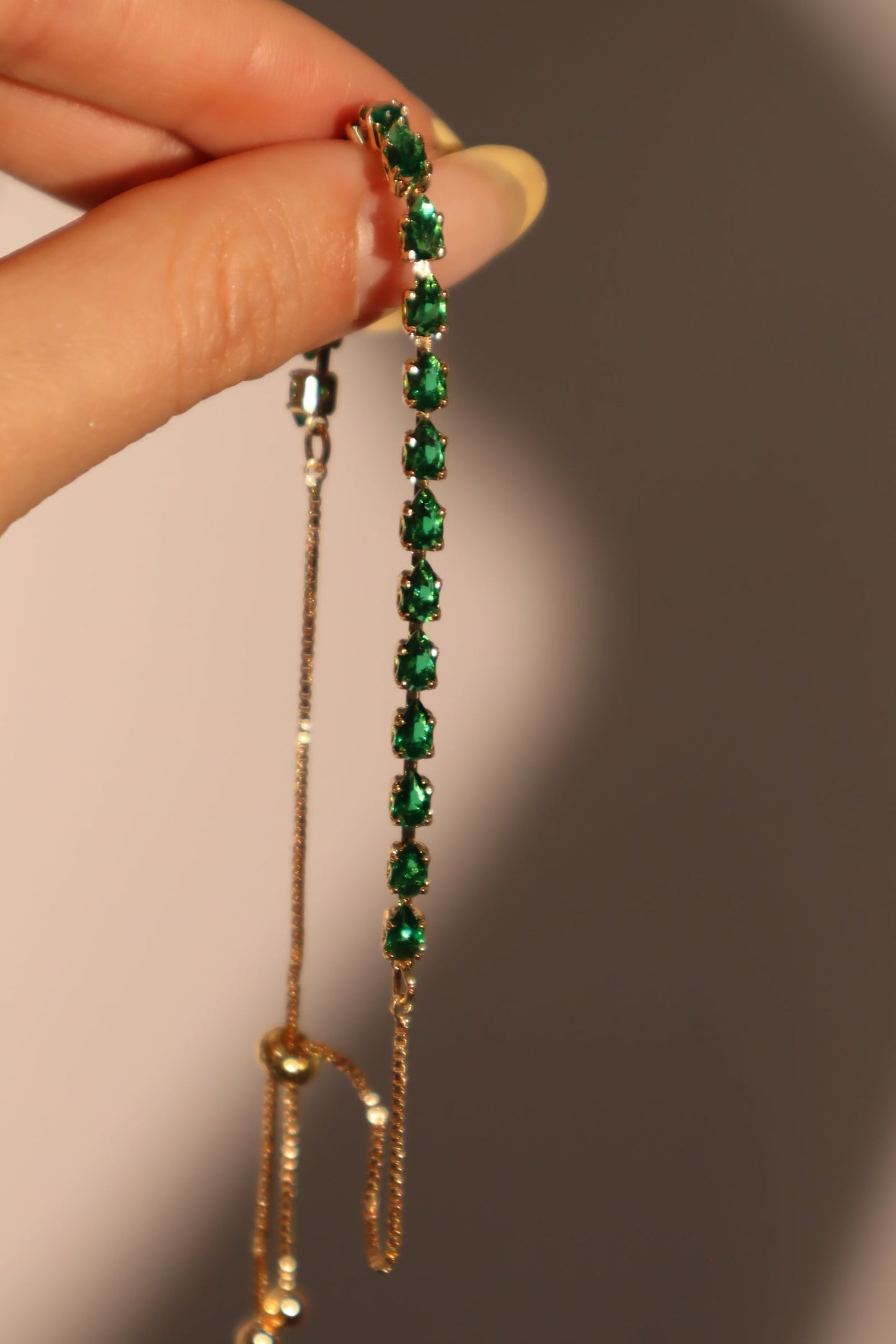 Pulsera con gema verde