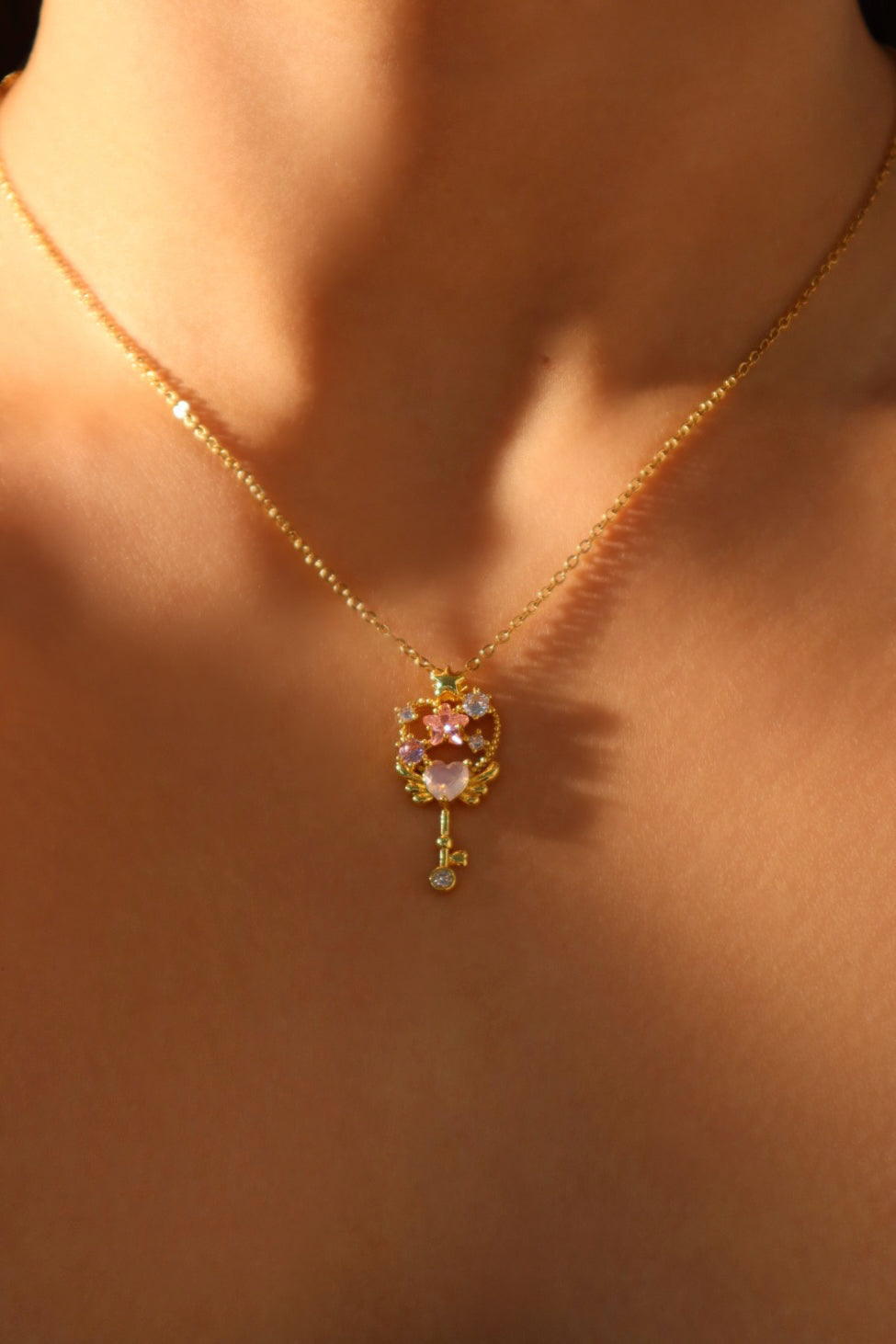 Collar con llave mágica