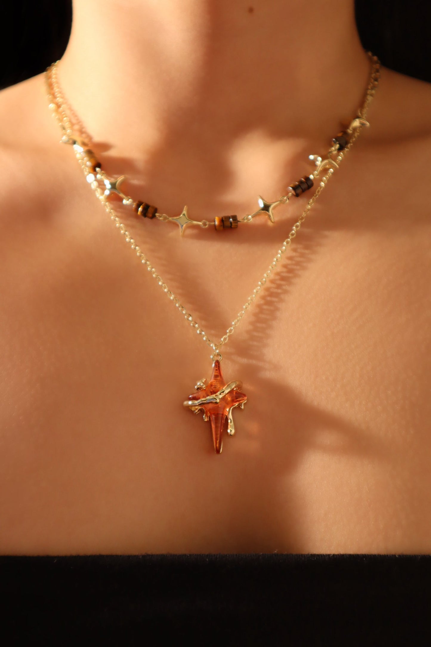 Collar con estrella marrón Tigerita