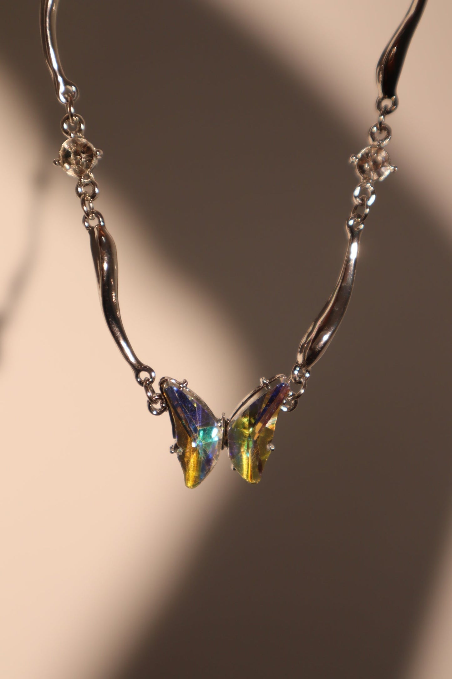 Cadena de mariposa de vidrio dichroico en acero inoxidable