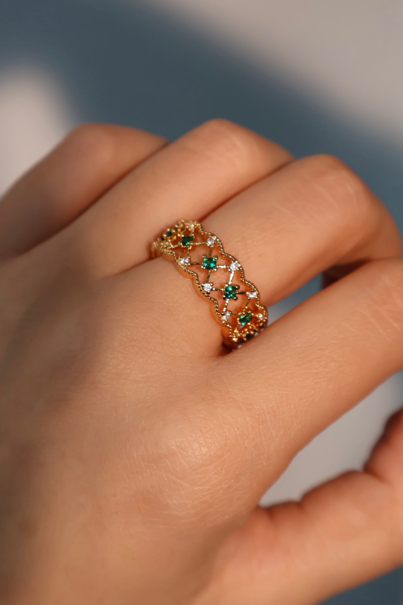 Anillo con corona de esmeralda y vermeil