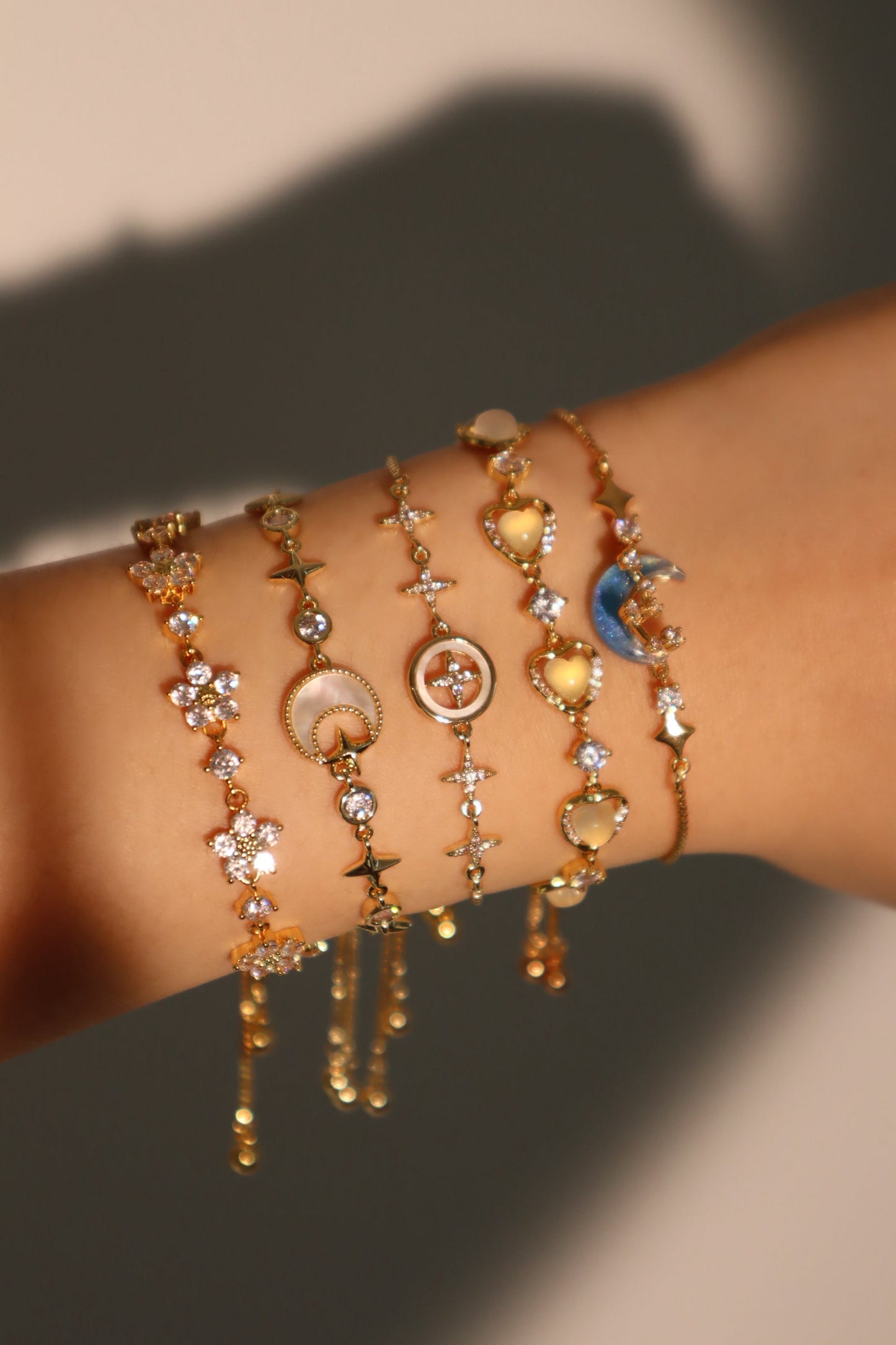 Pulsera con concha, luna y estrella