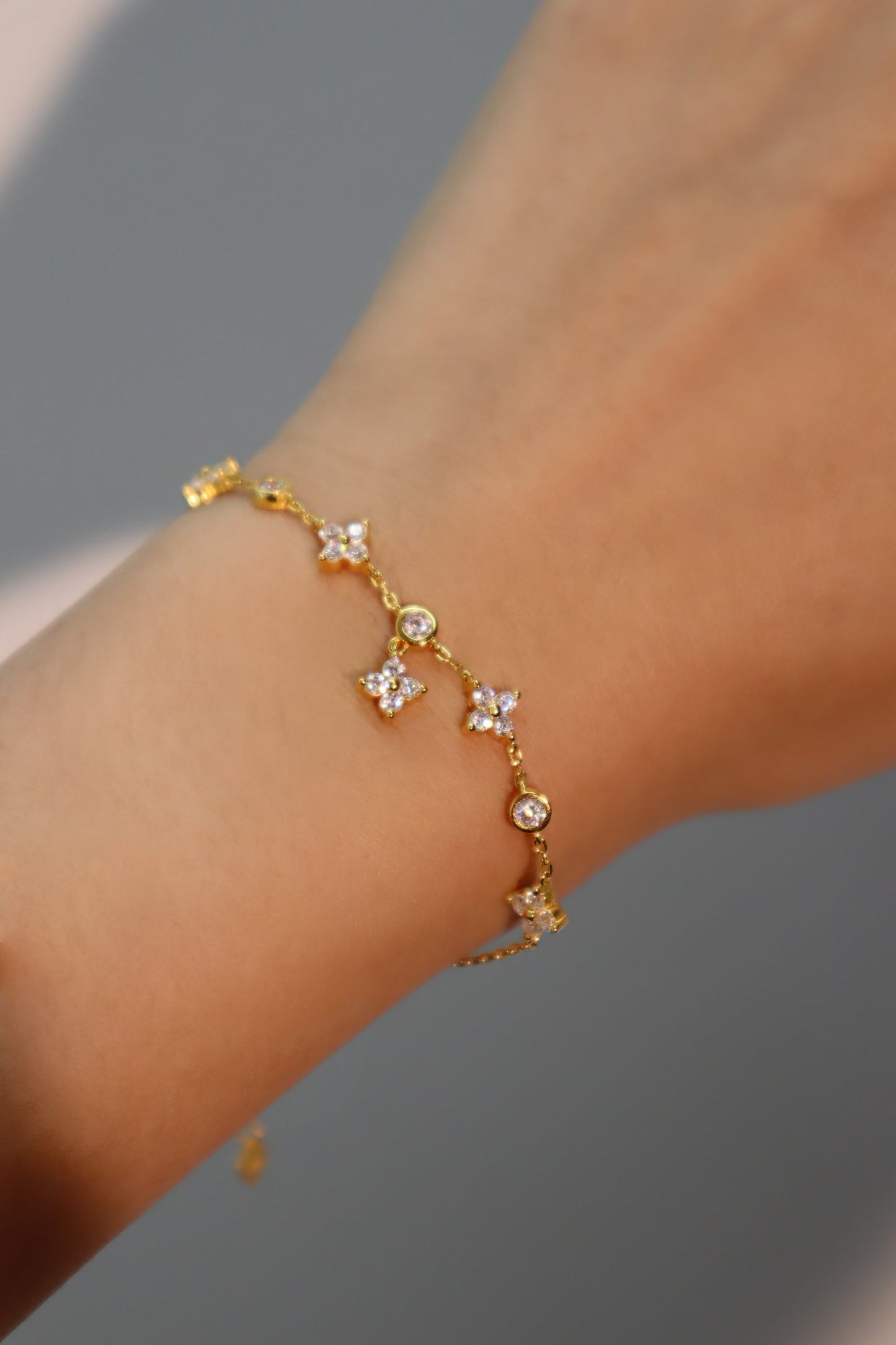 Pulsera de malaquita de varias hojas con símbolo de la suerte en vermeil