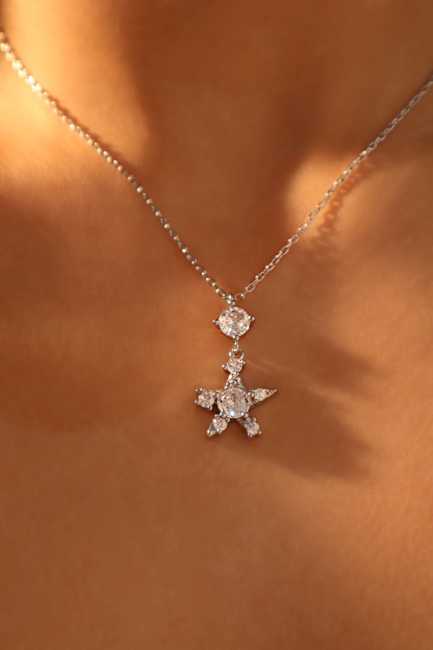 Collar con estrella de diamantes