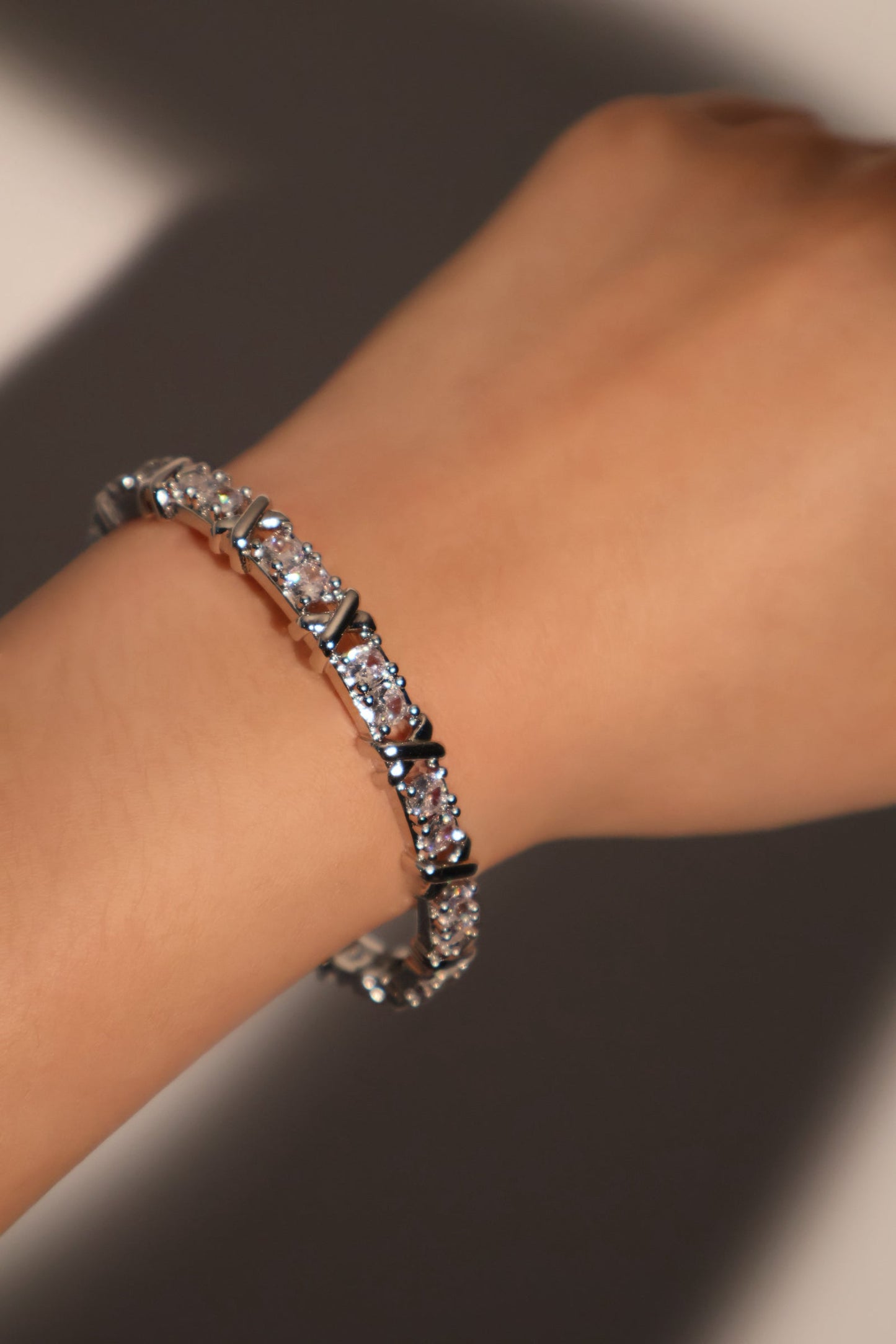 Pulsera con cruz de diamantes