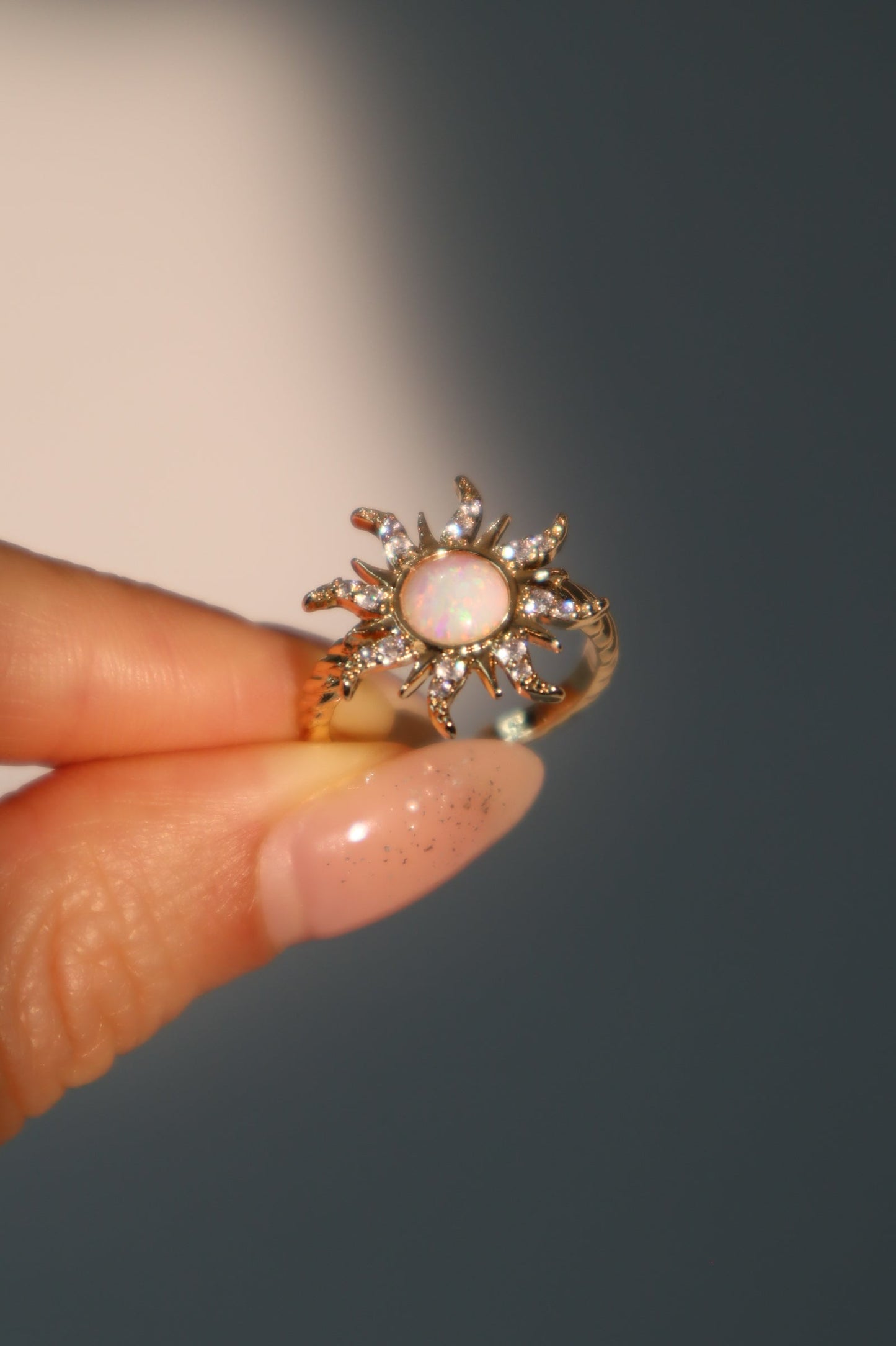 Anillo Sol con Ópalo Blanco