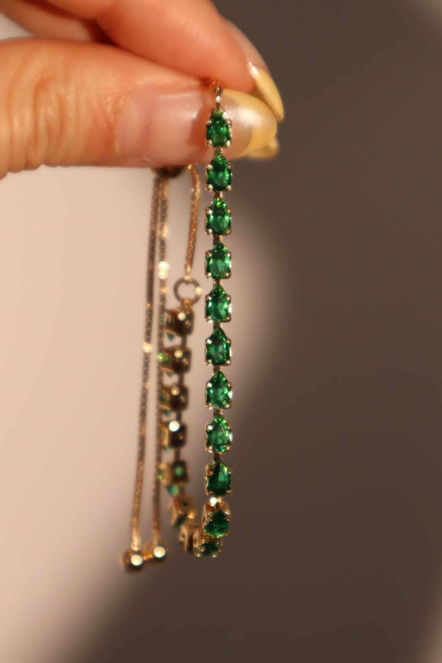 Pulsera con gema verde