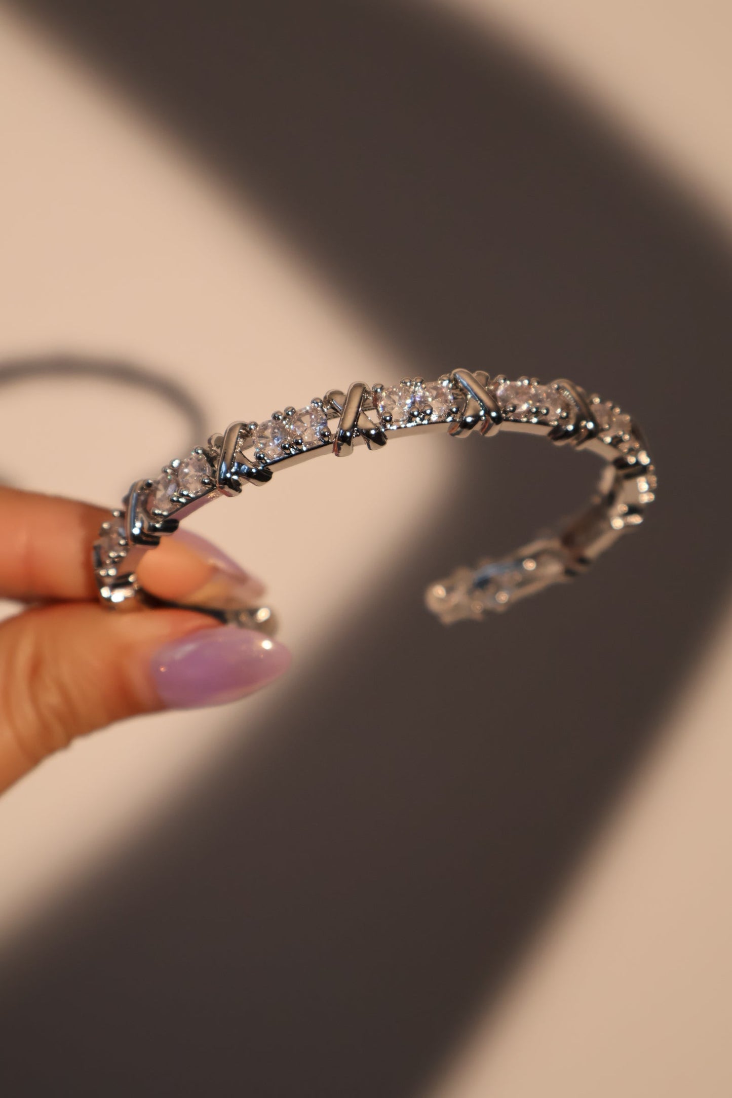 Pulsera con cruz de diamantes