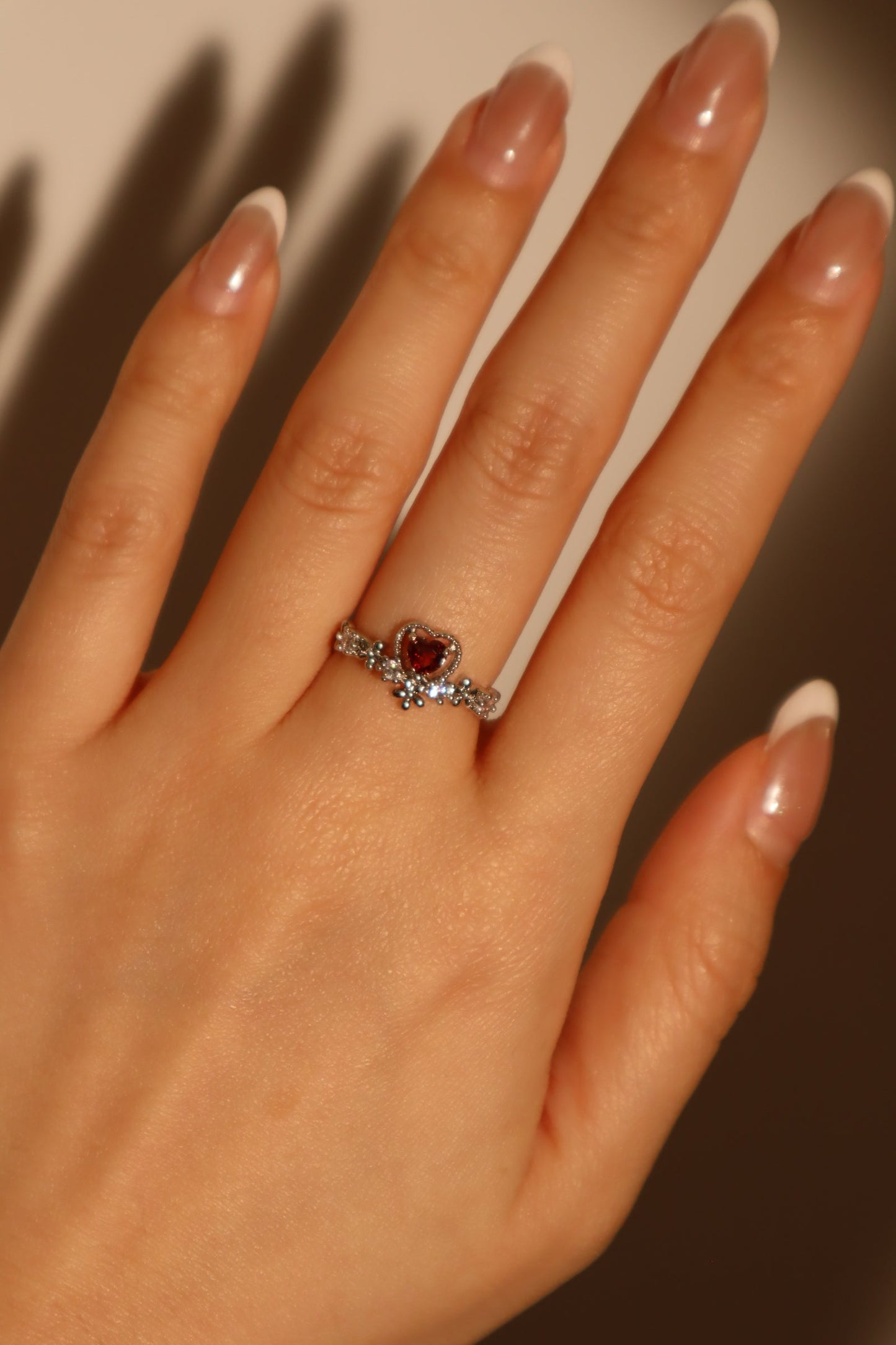Anillo en forma de corazón guirnalda