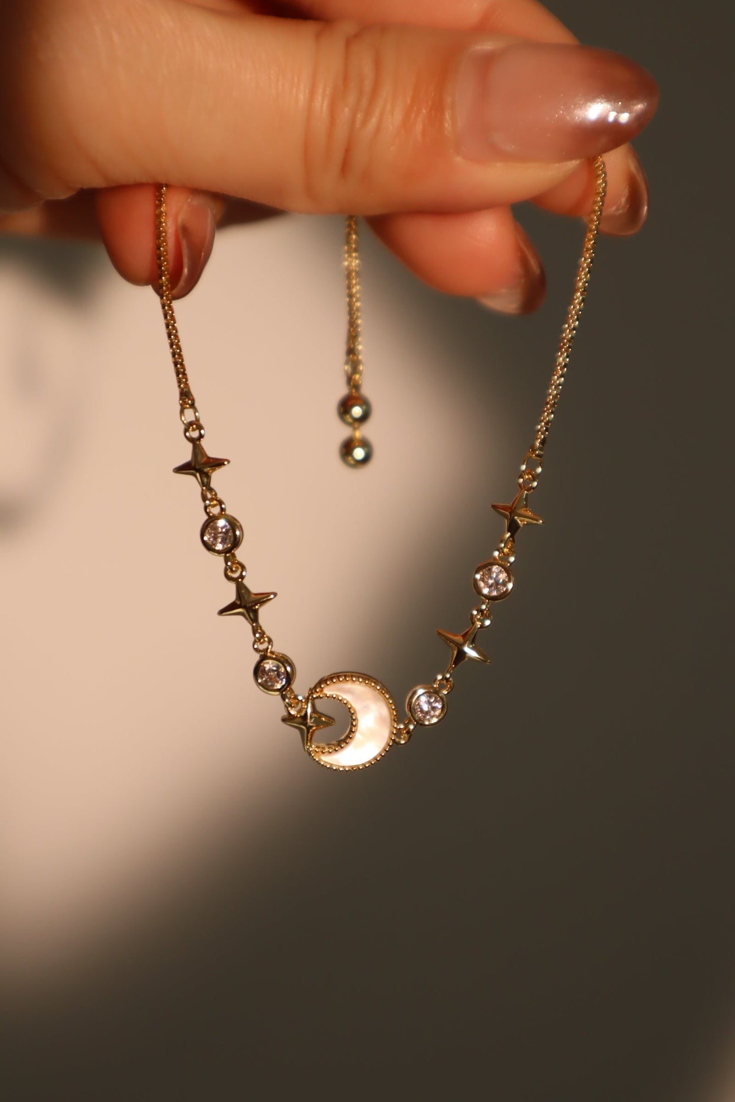 Pulsera con concha, luna y estrella