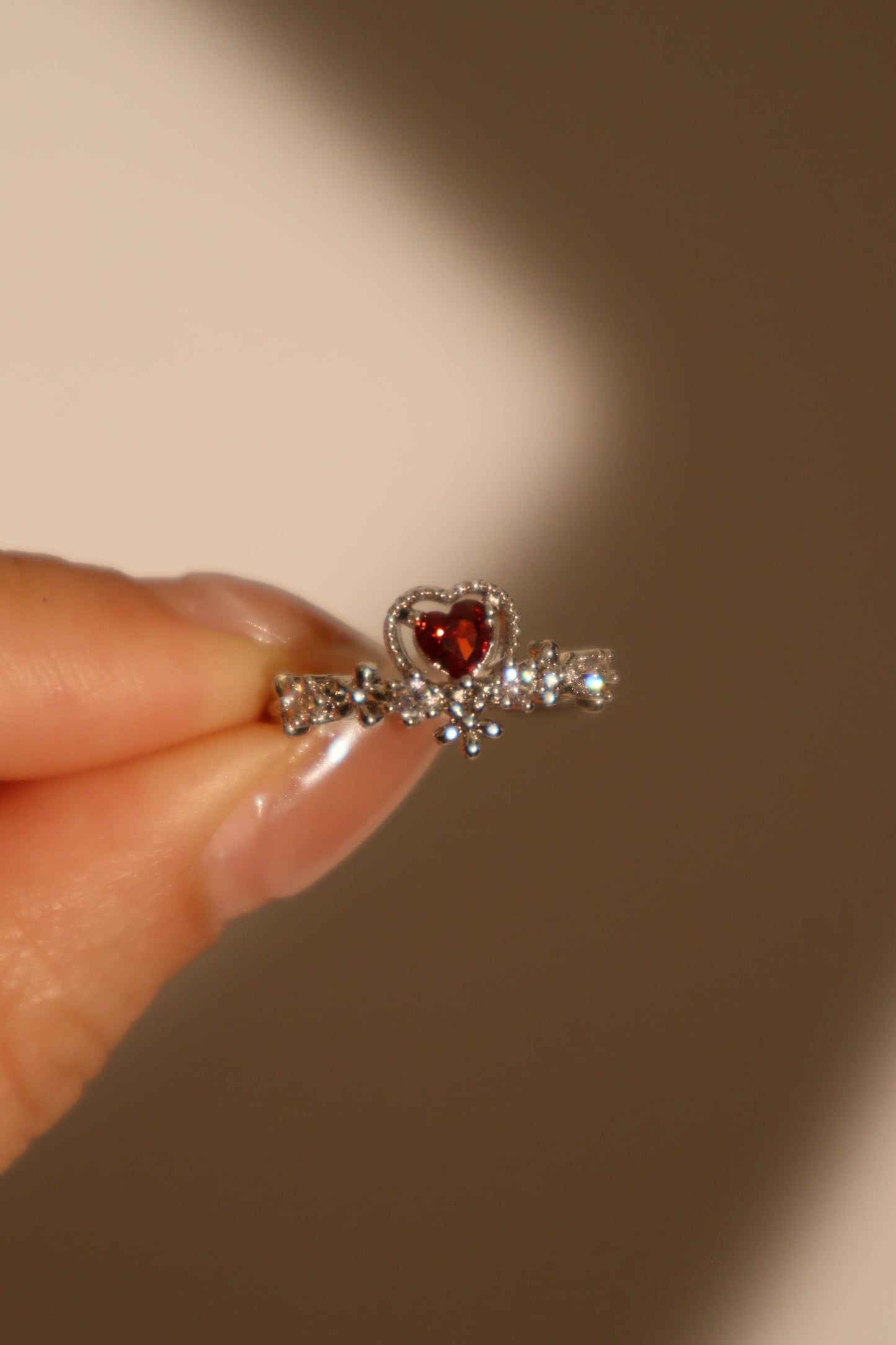 Anillo en forma de corazón guirnalda