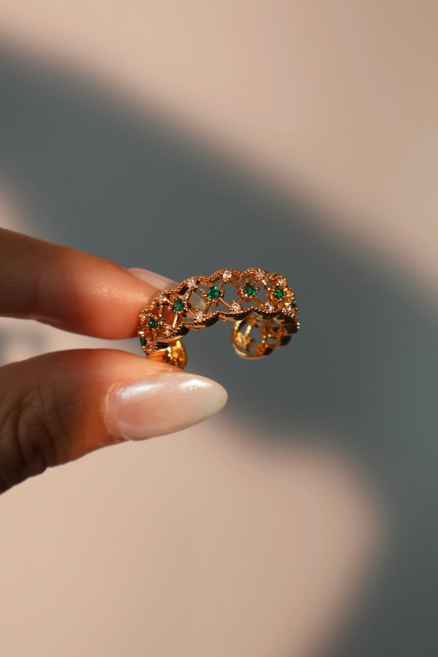 Anillo con corona de esmeralda y vermeil