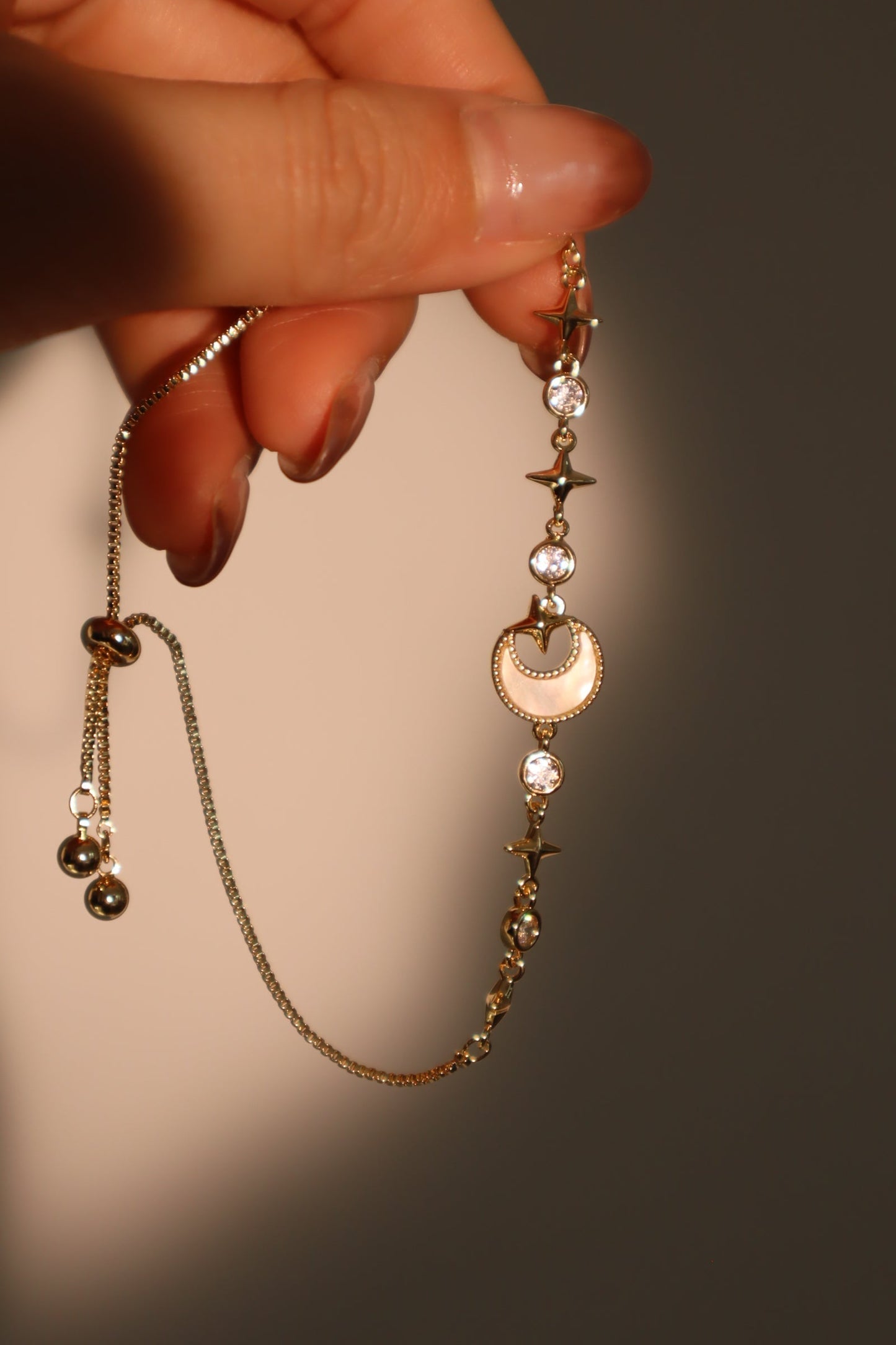Pulsera con concha, luna y estrella