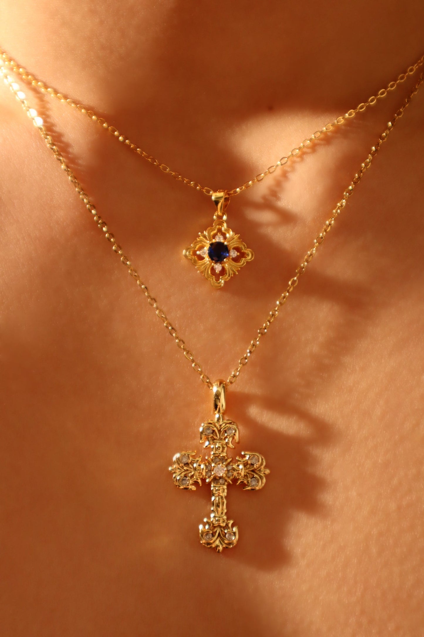 Cadena de encaje con gemas azules en vermeil