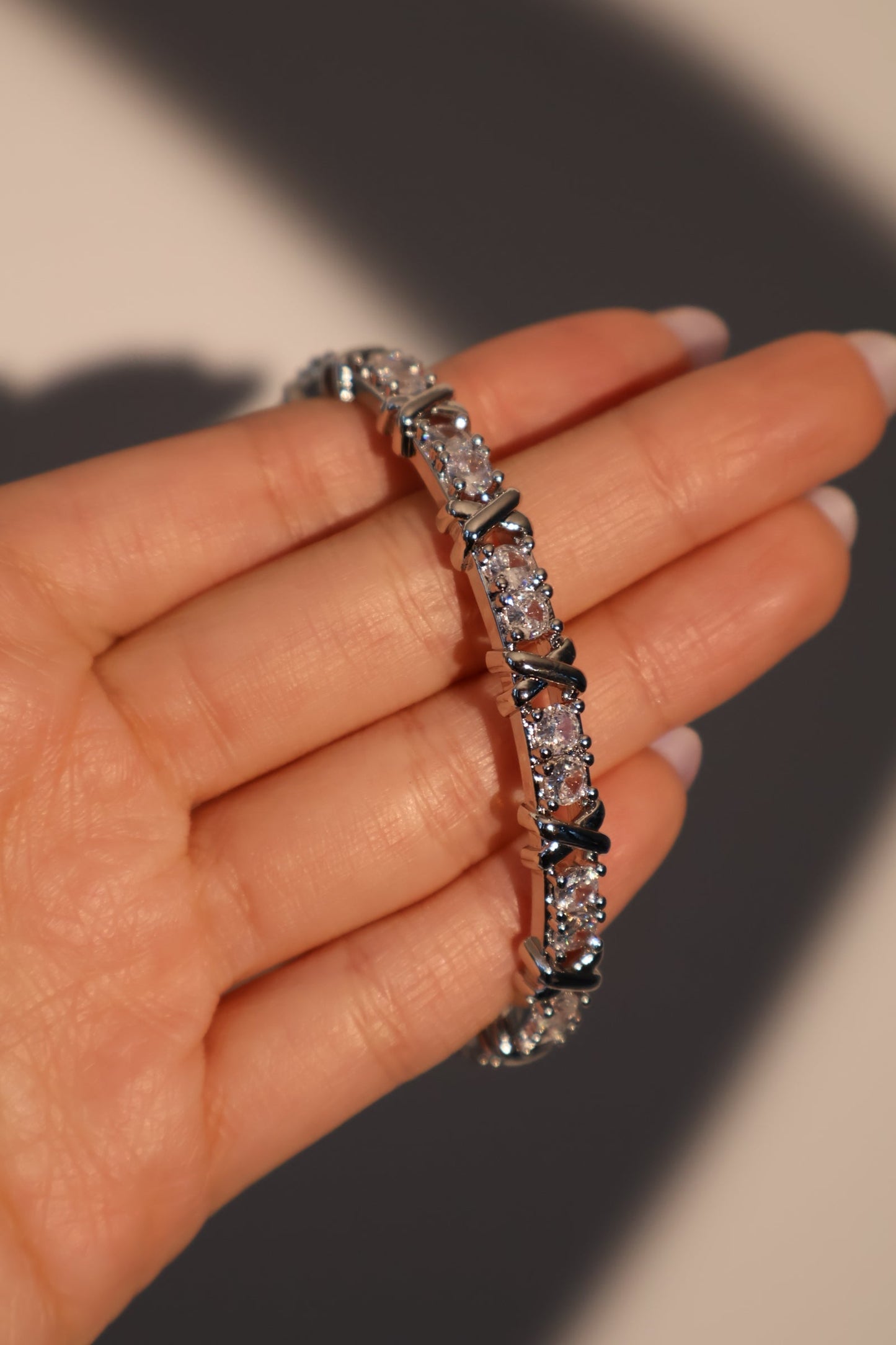 Pulsera con cruz de diamantes