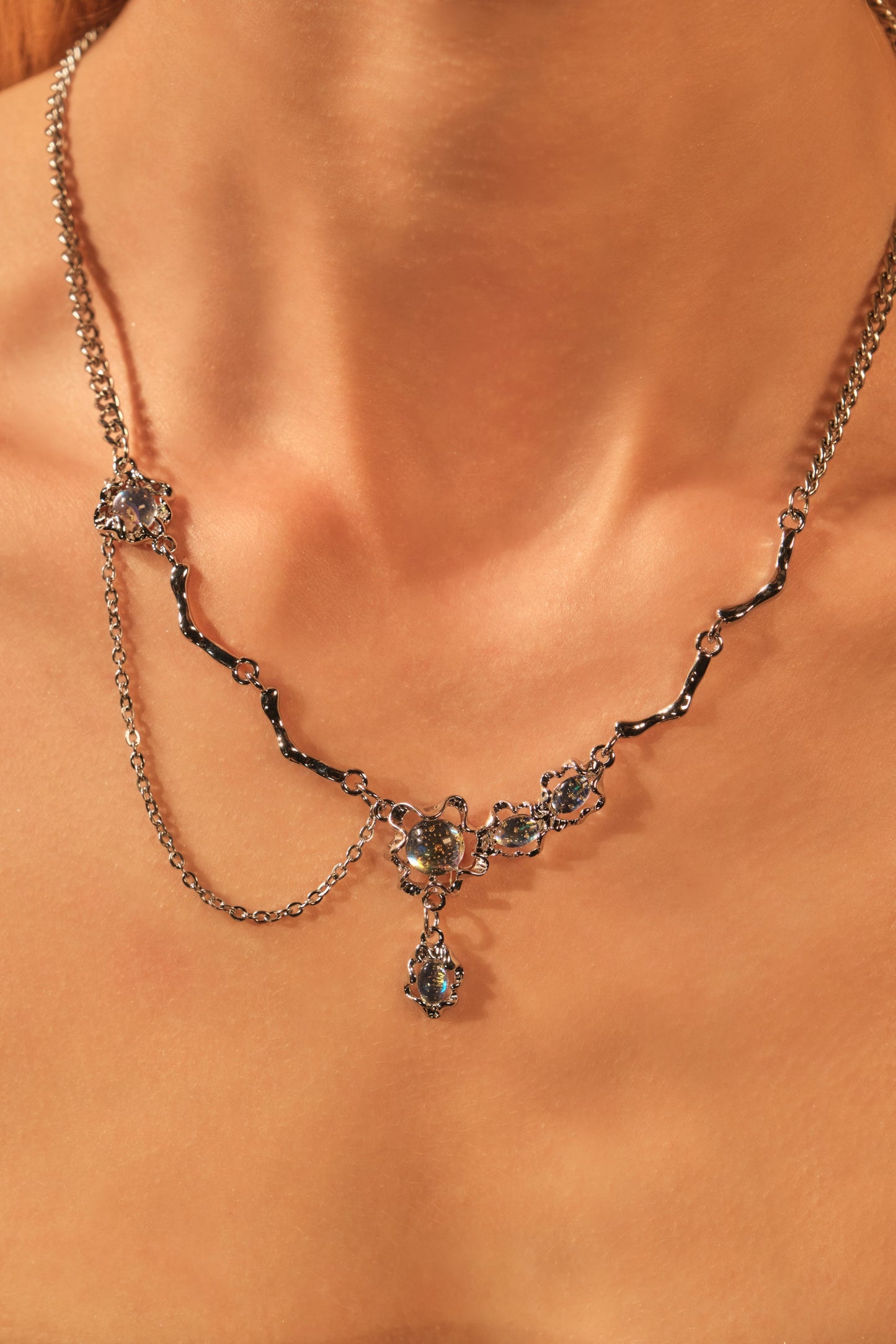 Collar con colgante de piedra de luna