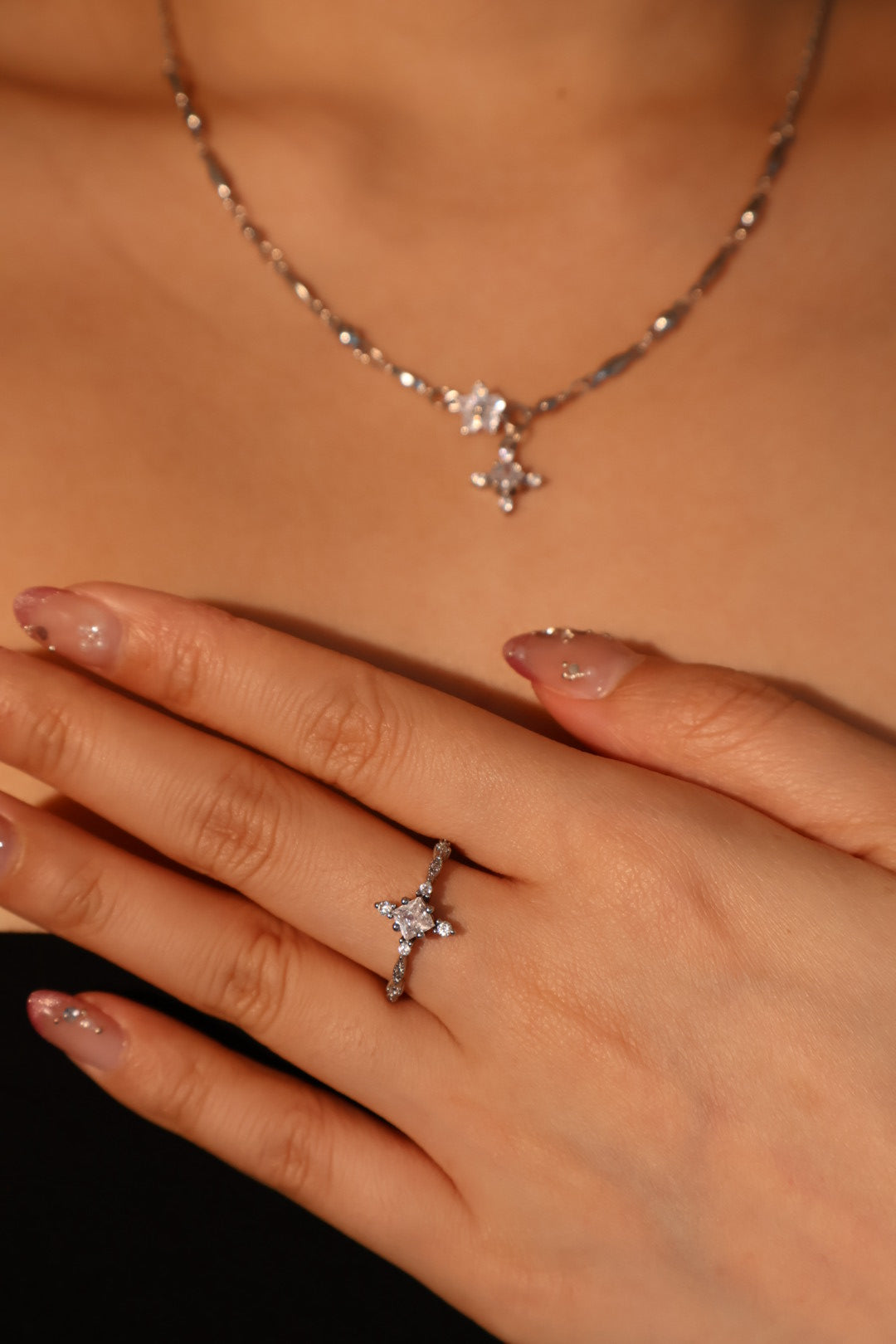 Cadena con cruz de diamantes