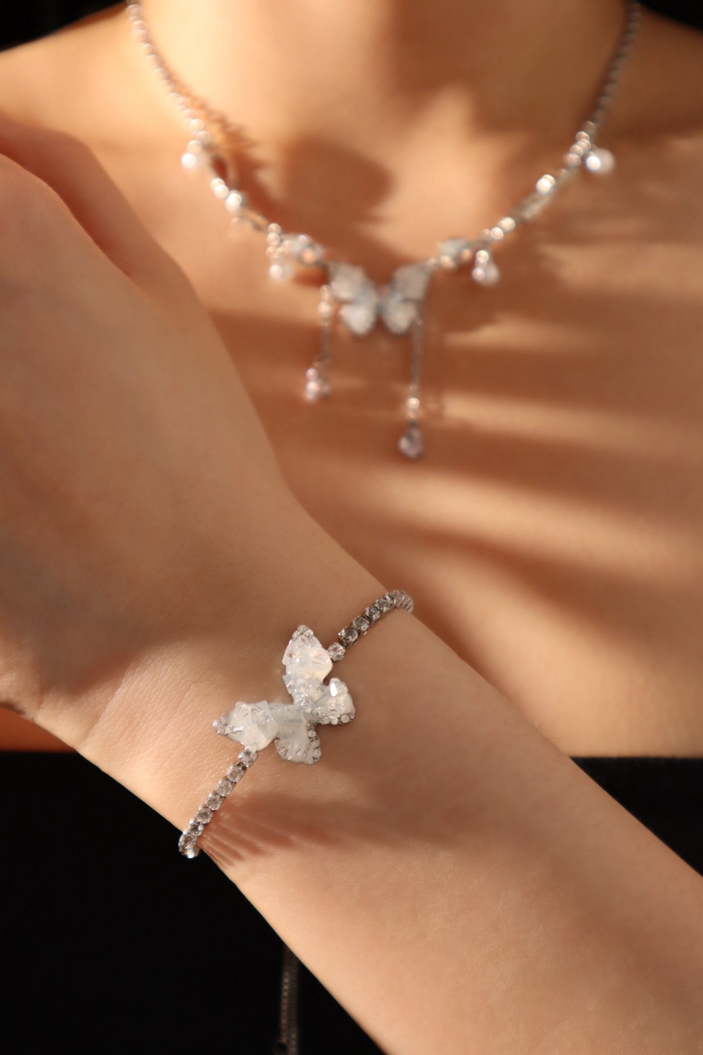 Pulsera con mariposa de cristal azul