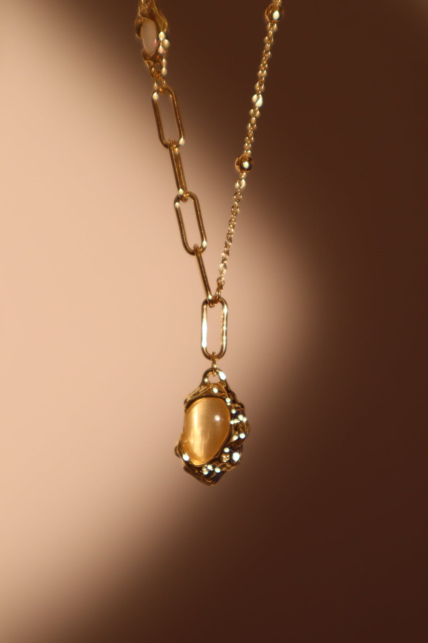 Collar con gota de ópalo