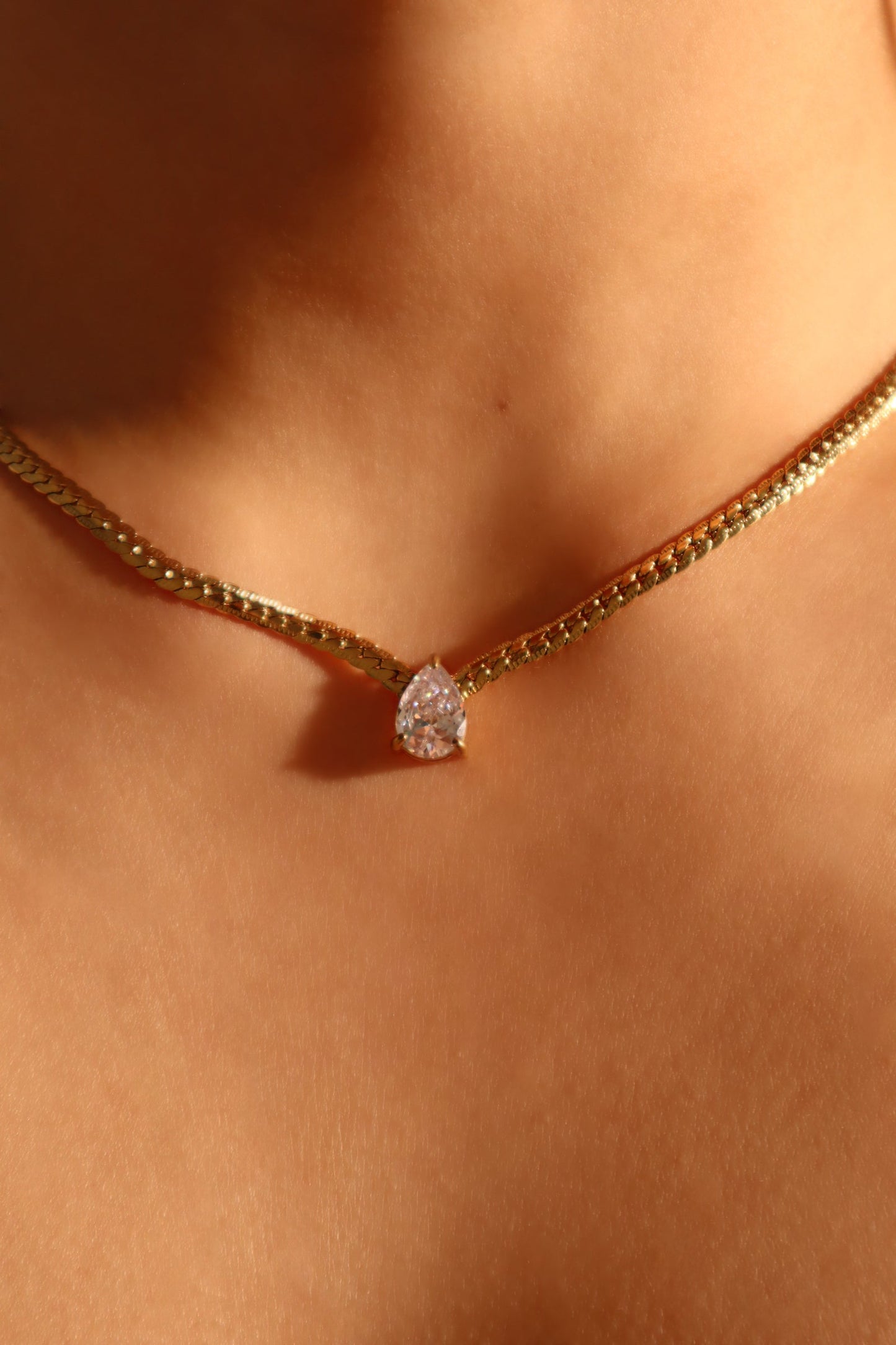 Collar de cadena con gotas de agua en acero inoxidable