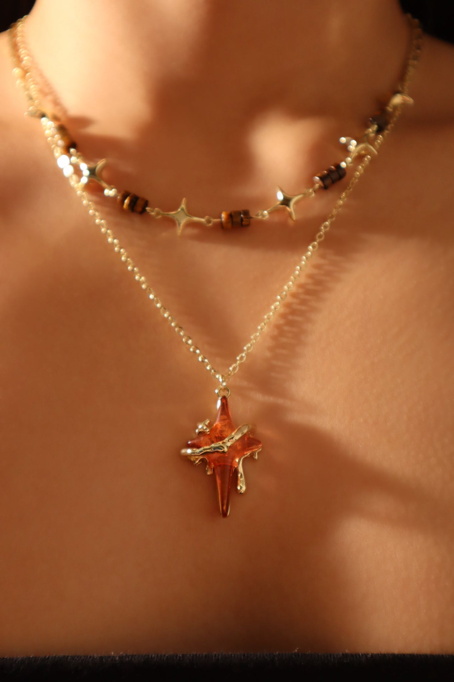 Collar con estrella marrón Tigerita