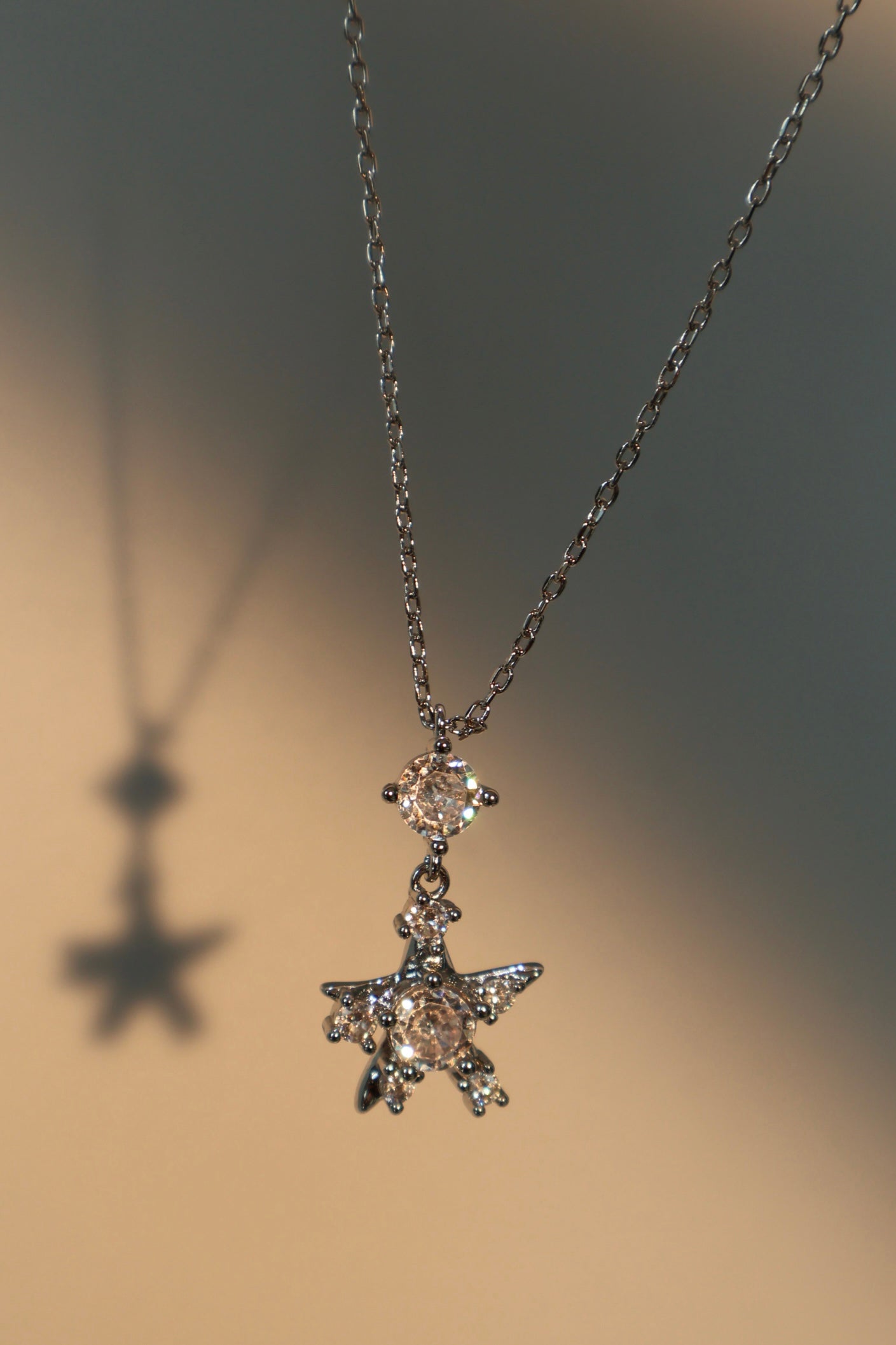 Collar con estrella de diamantes