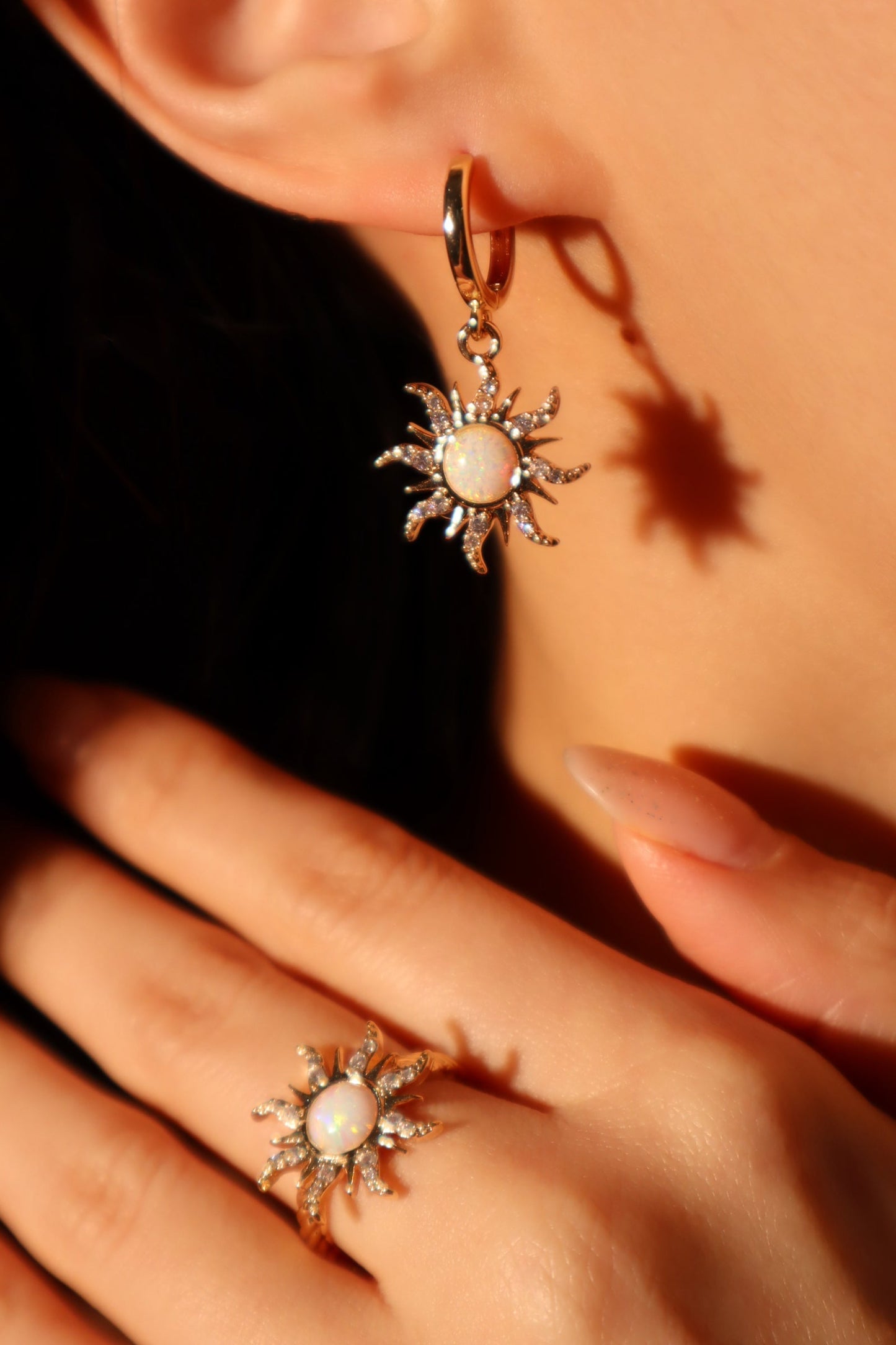 Aretes de sol en opalo blanco