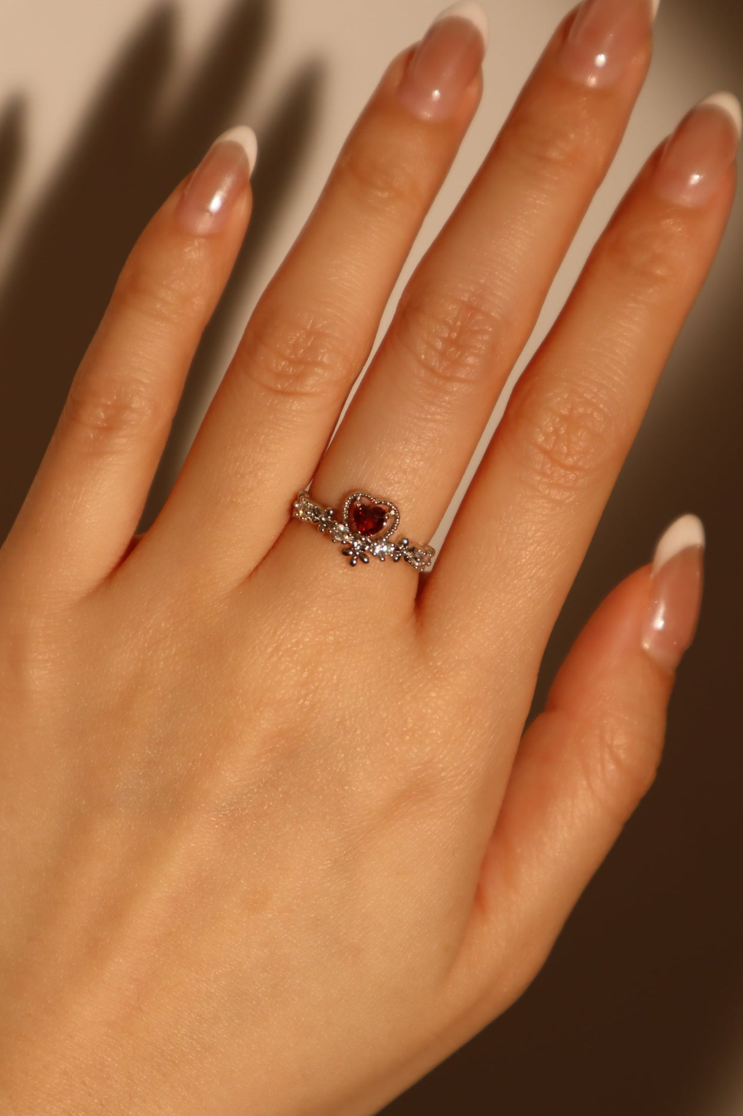 Anillo en forma de corazón guirnalda