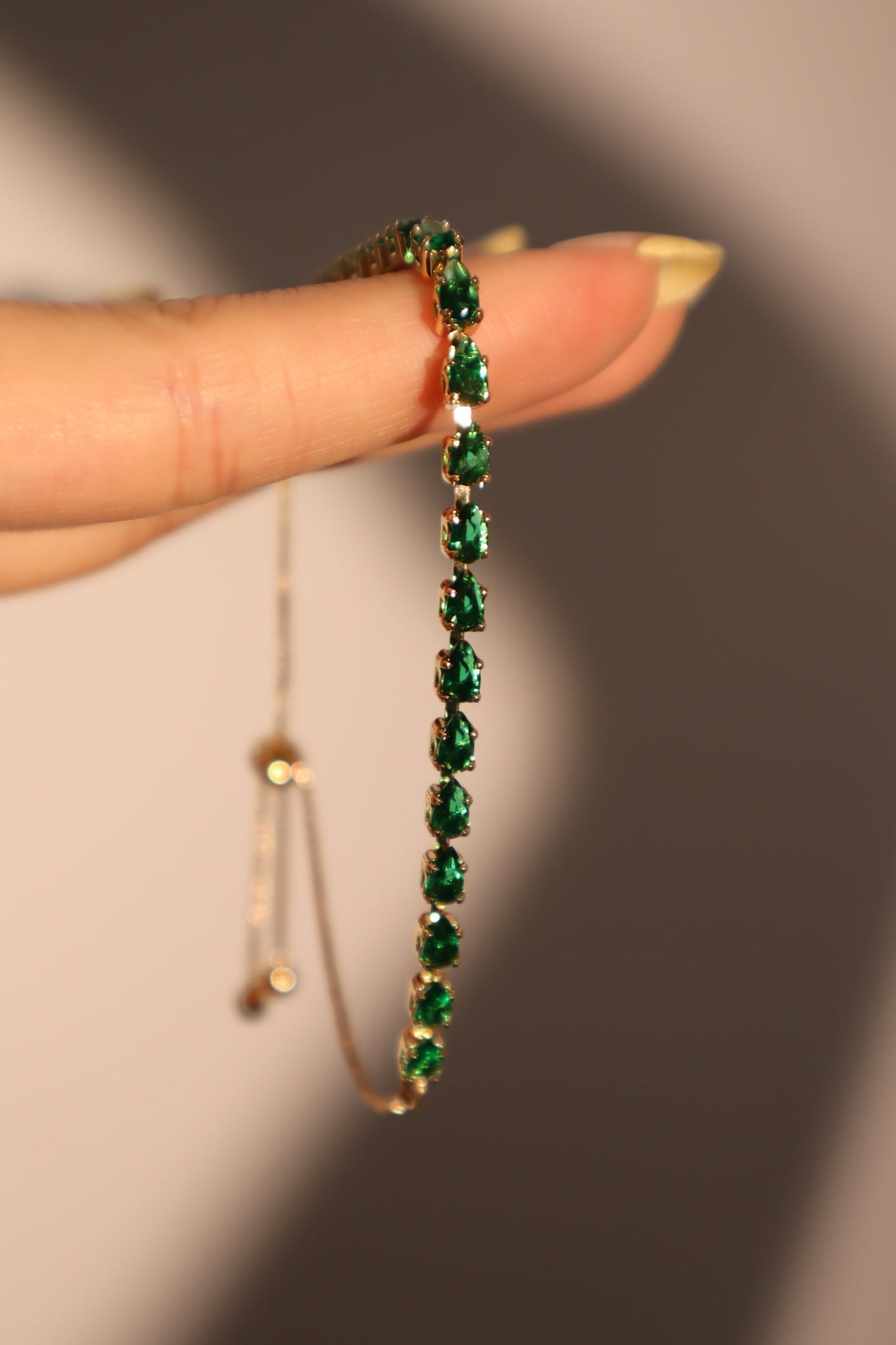Pulsera con gema verde