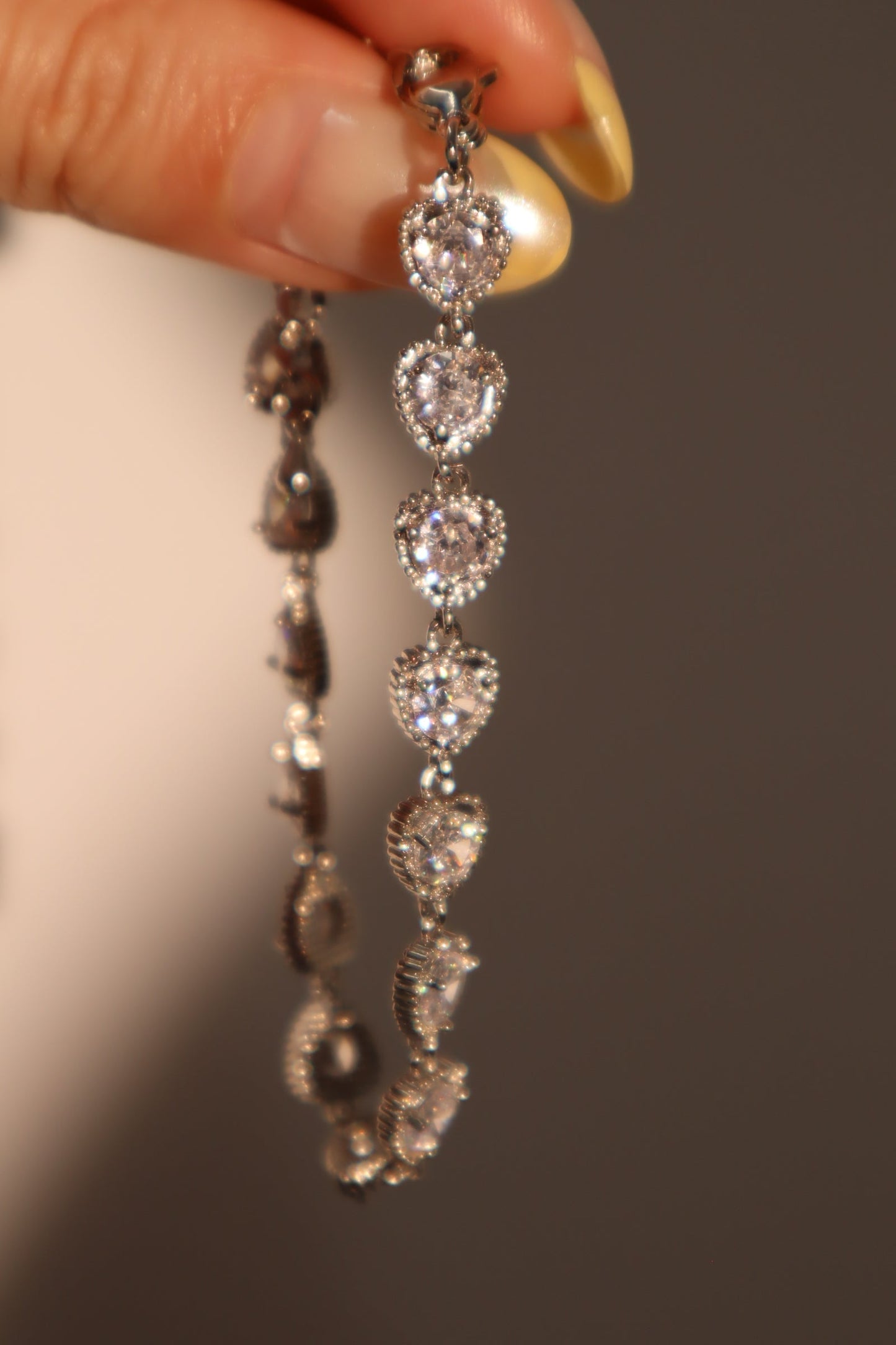 Pulsera con corazón con múltiples diamantes