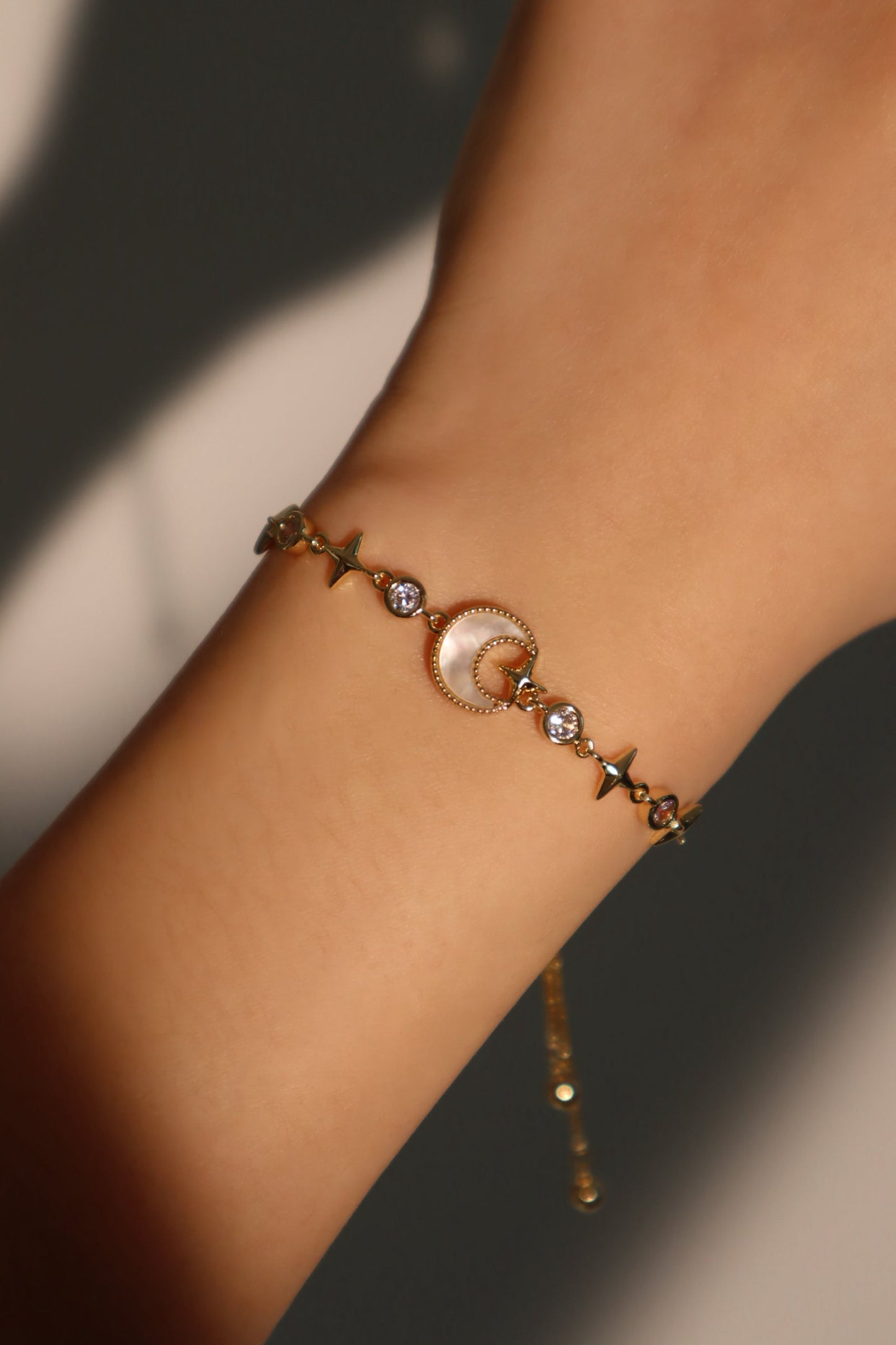 Pulsera con concha, luna y estrella