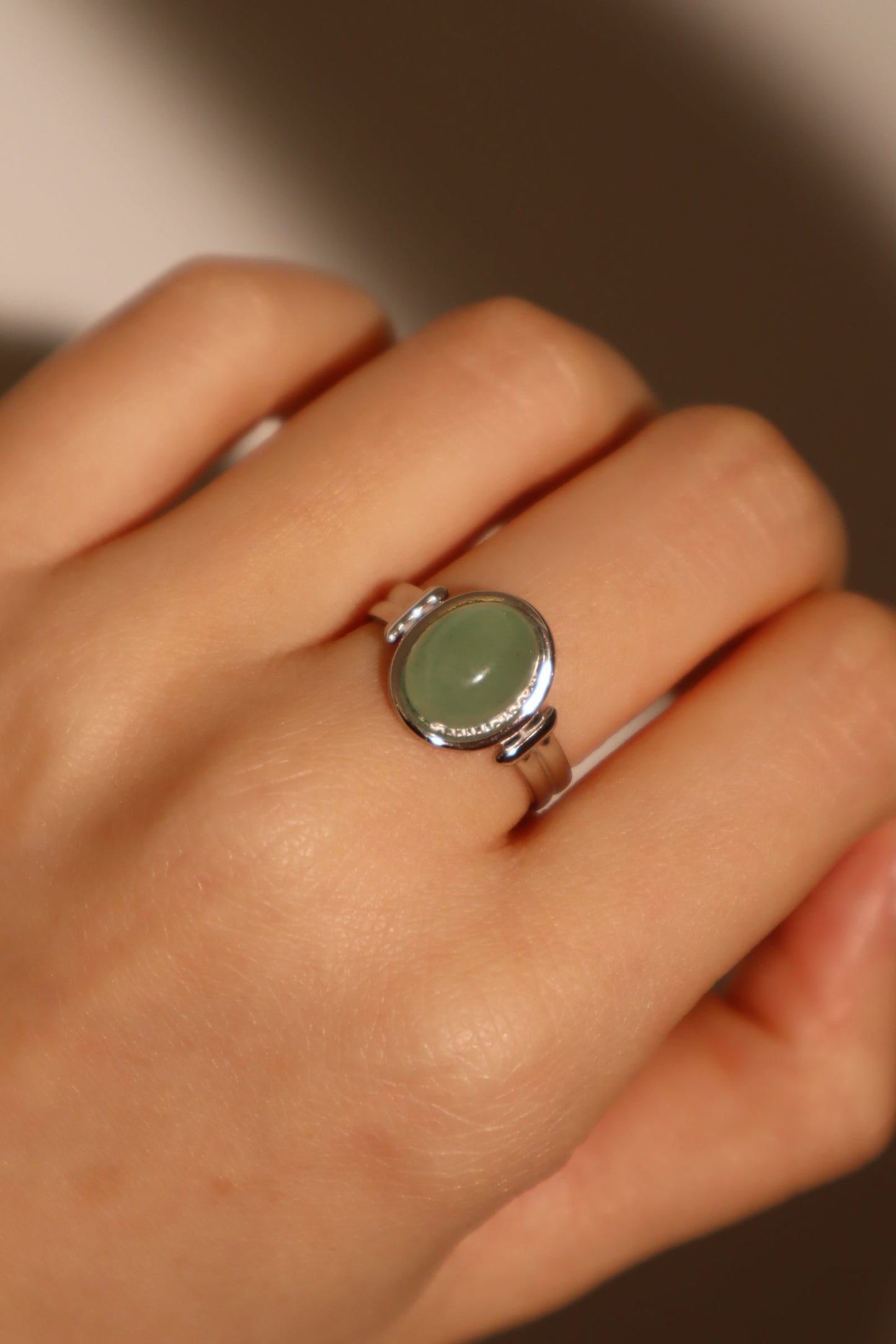 Anillo de jade natural en acero inoxidable