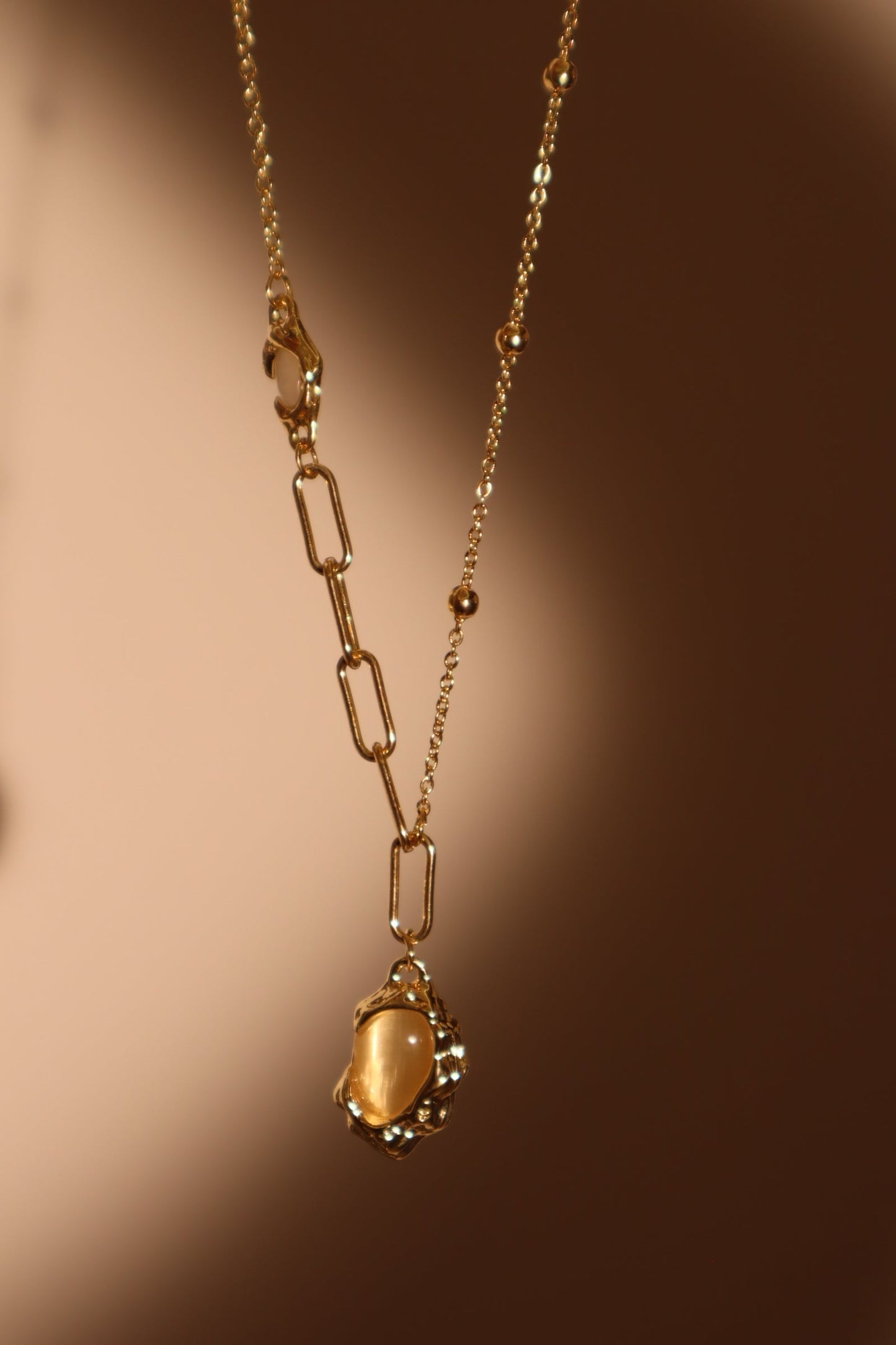 Collar con gota de ópalo