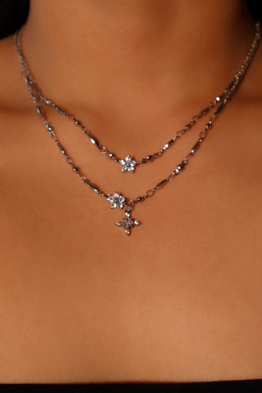 Cadena con cruz de diamantes