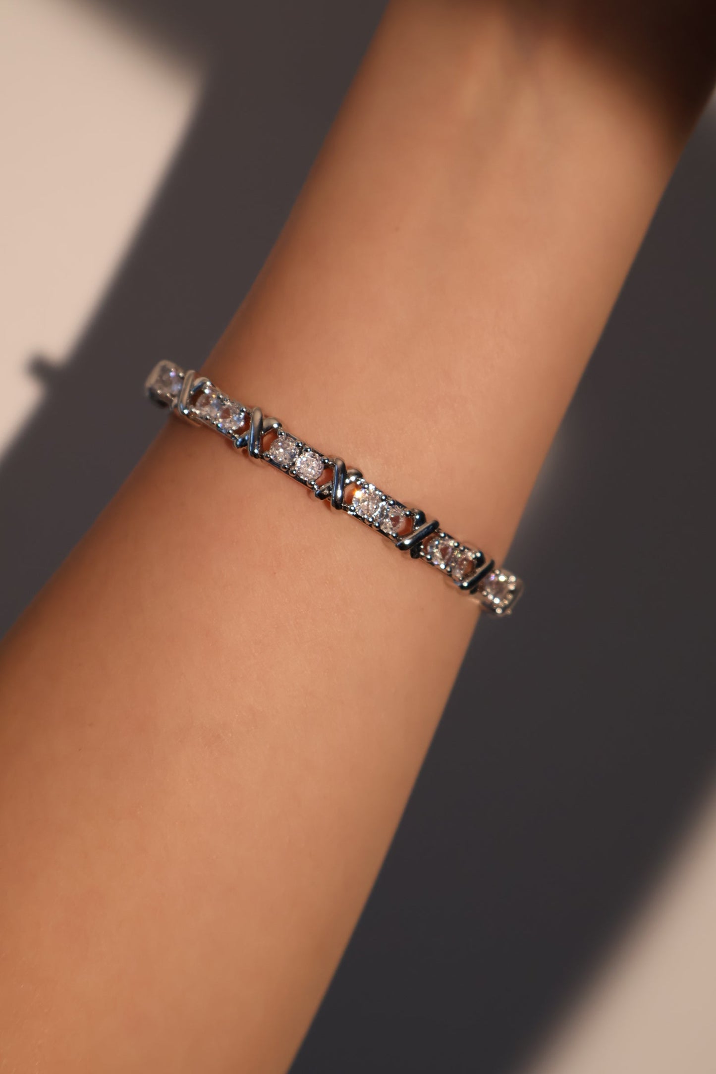 Pulsera con cruz de diamantes