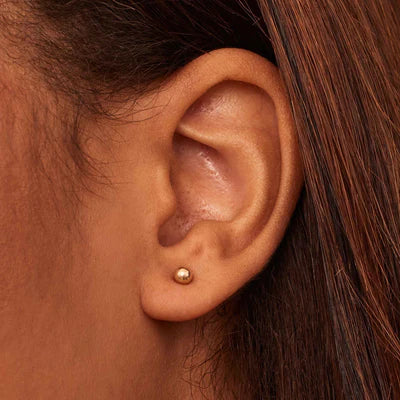 Aretes de bola con perlas