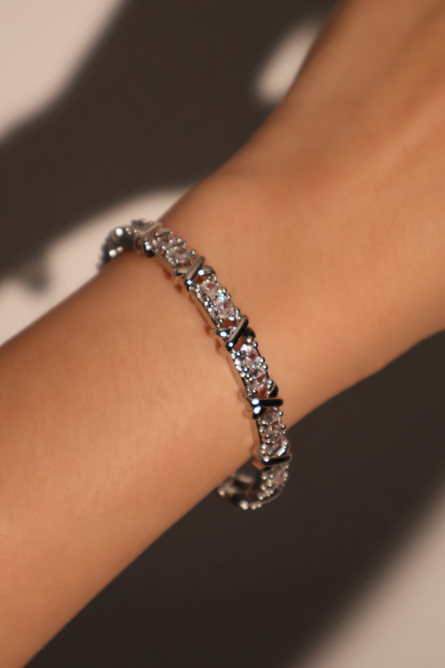 Pulsera con cruz de diamantes