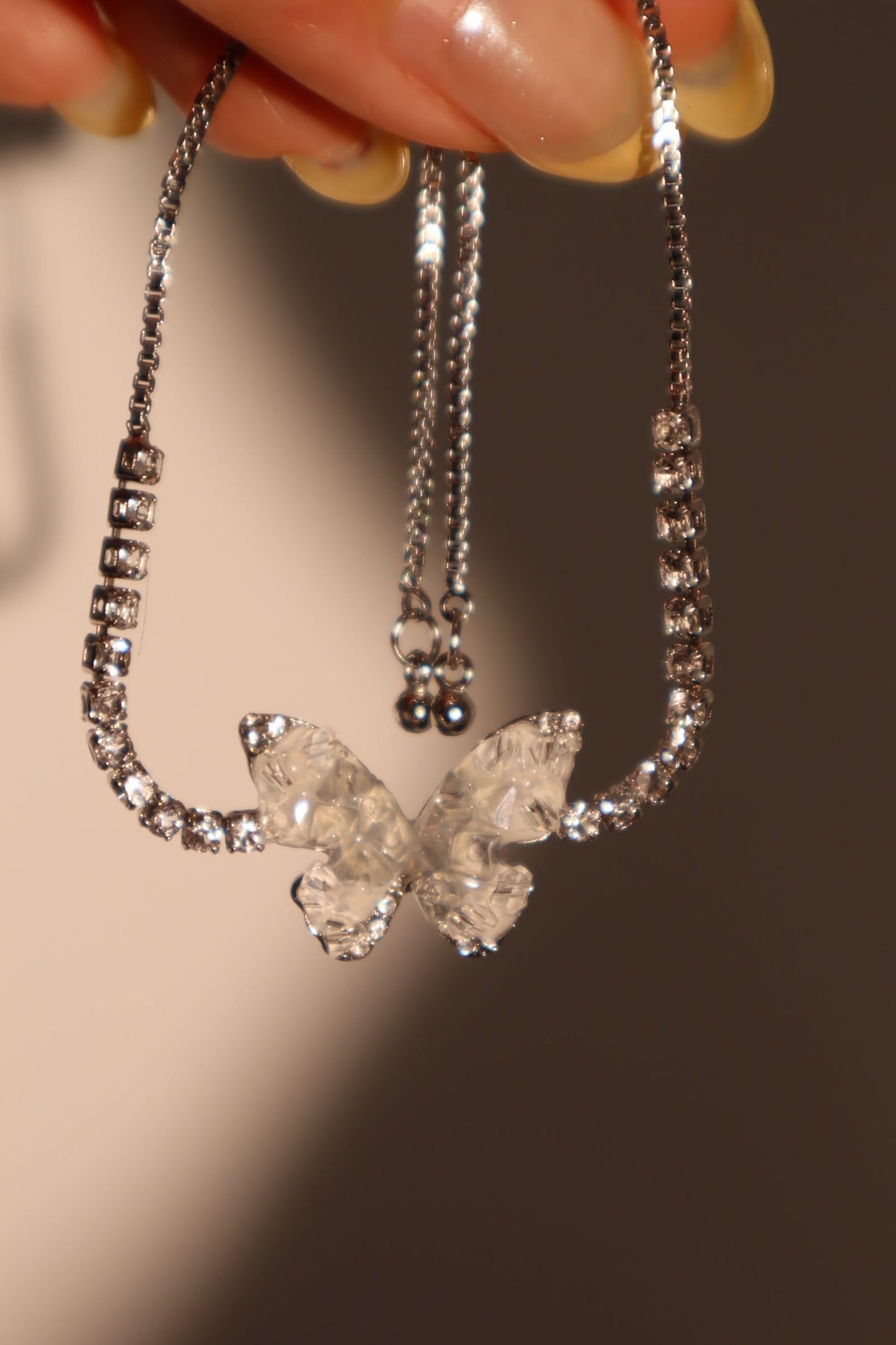 Pulsera con mariposa de cristal azul