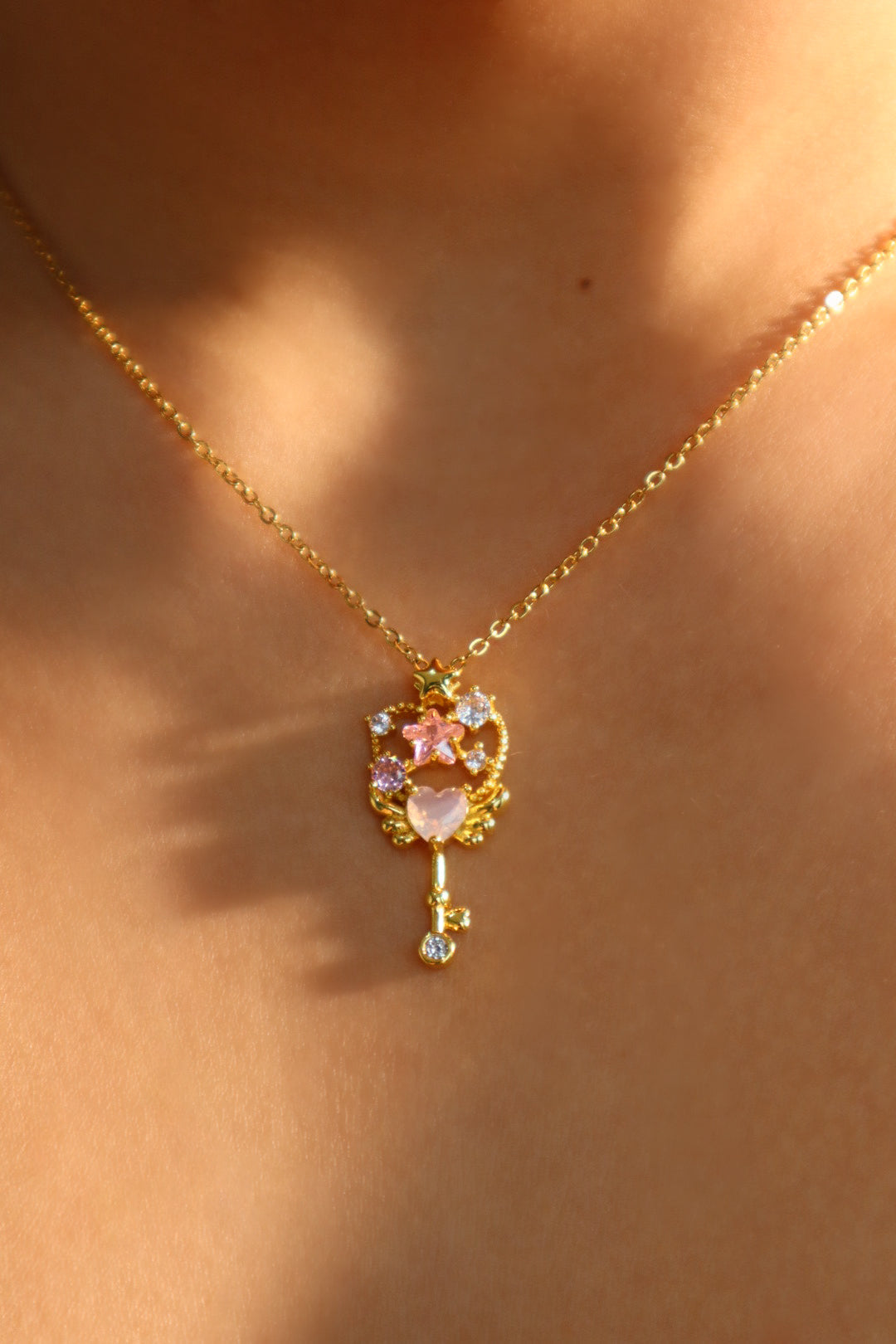 Collar con llave mágica