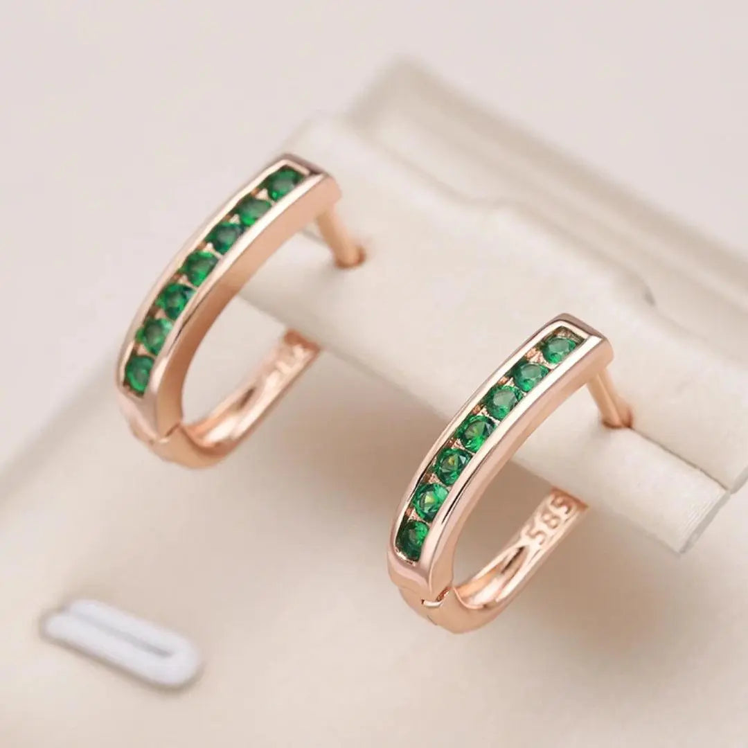 Pendientes de diamantes de esmeralda en oro