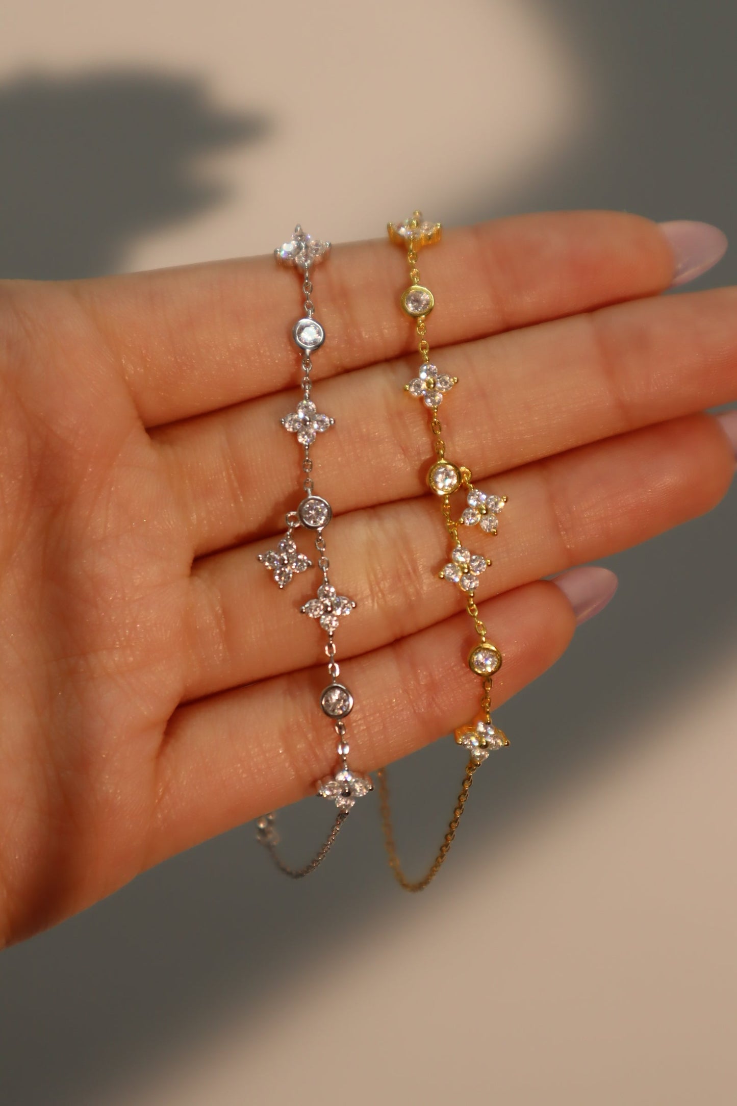 Pulsera de malaquita de varias hojas con símbolo de la suerte en vermeil