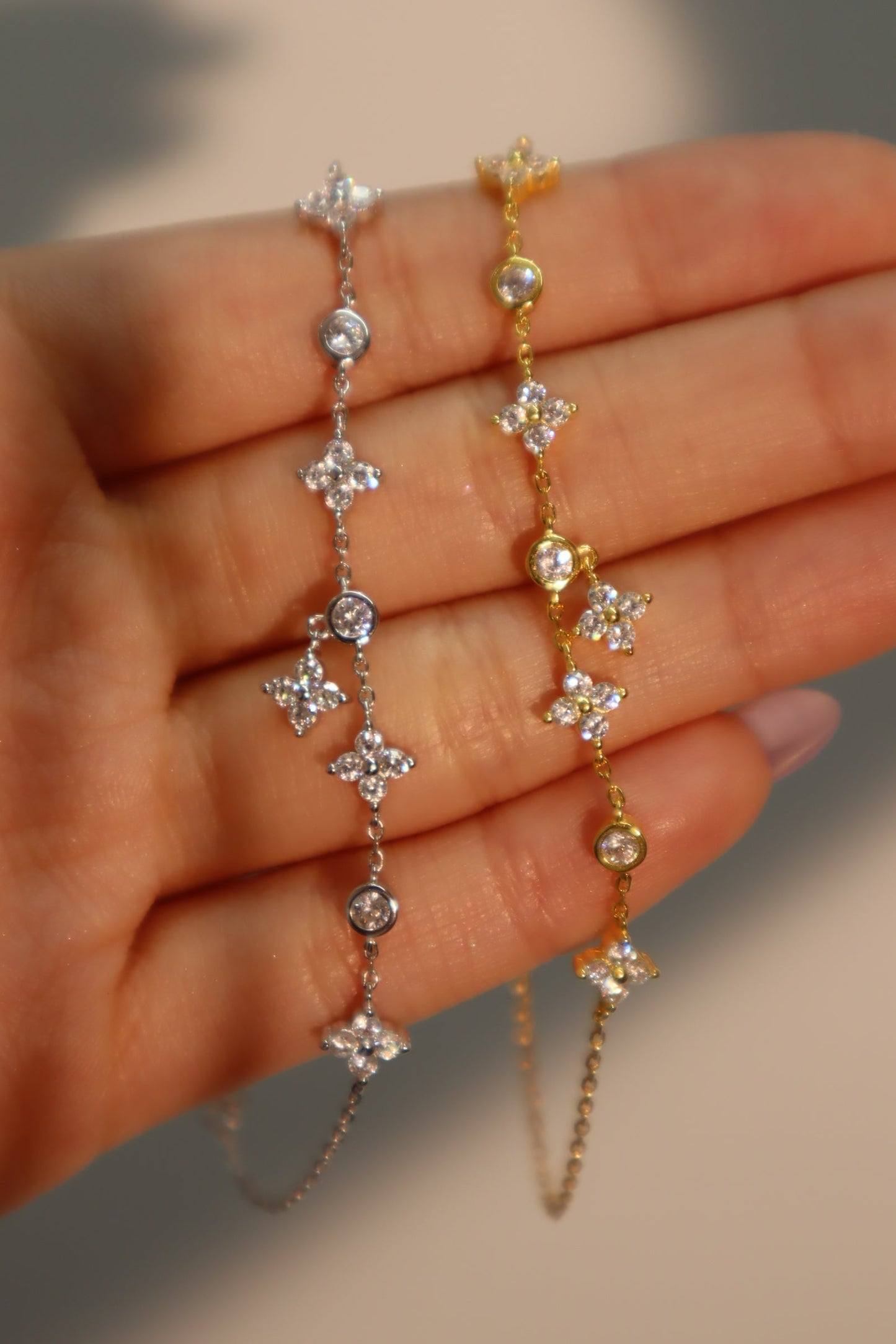 Pulsera de malaquita de varias hojas con símbolo de la suerte en vermeil