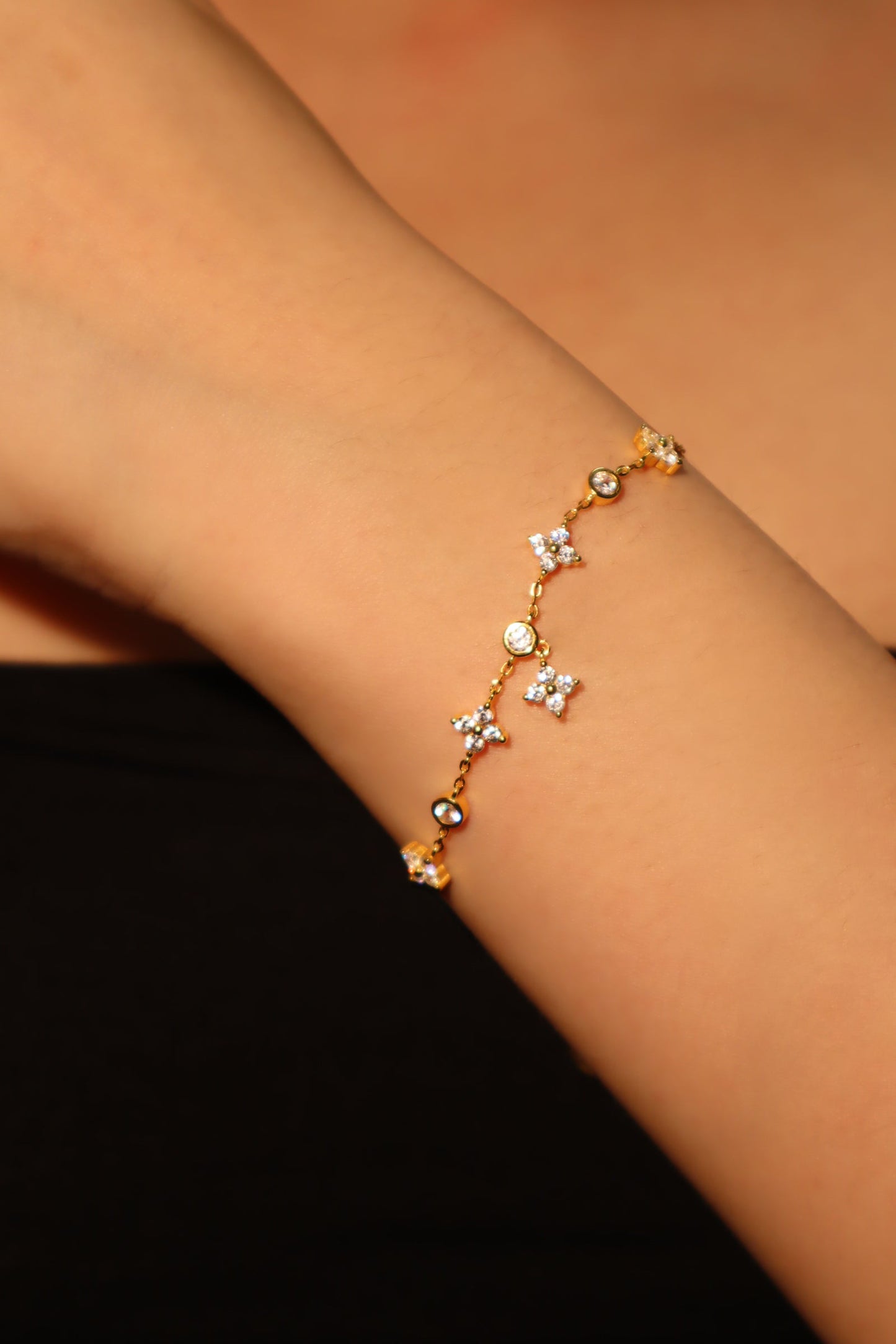 Pulsera de malaquita de varias hojas con símbolo de la suerte en vermeil
