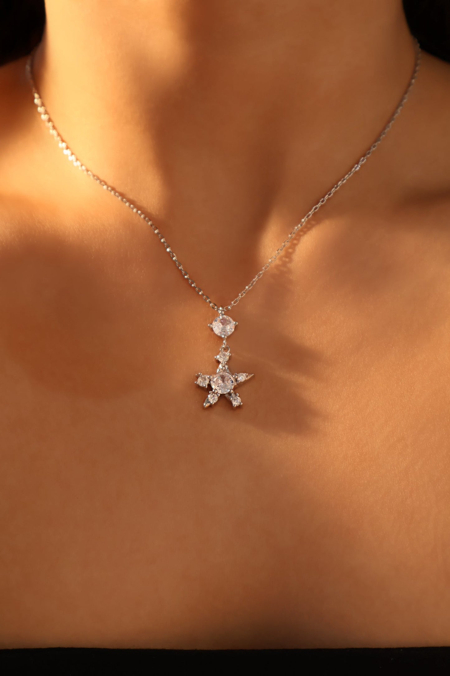 Collar con estrella de diamantes