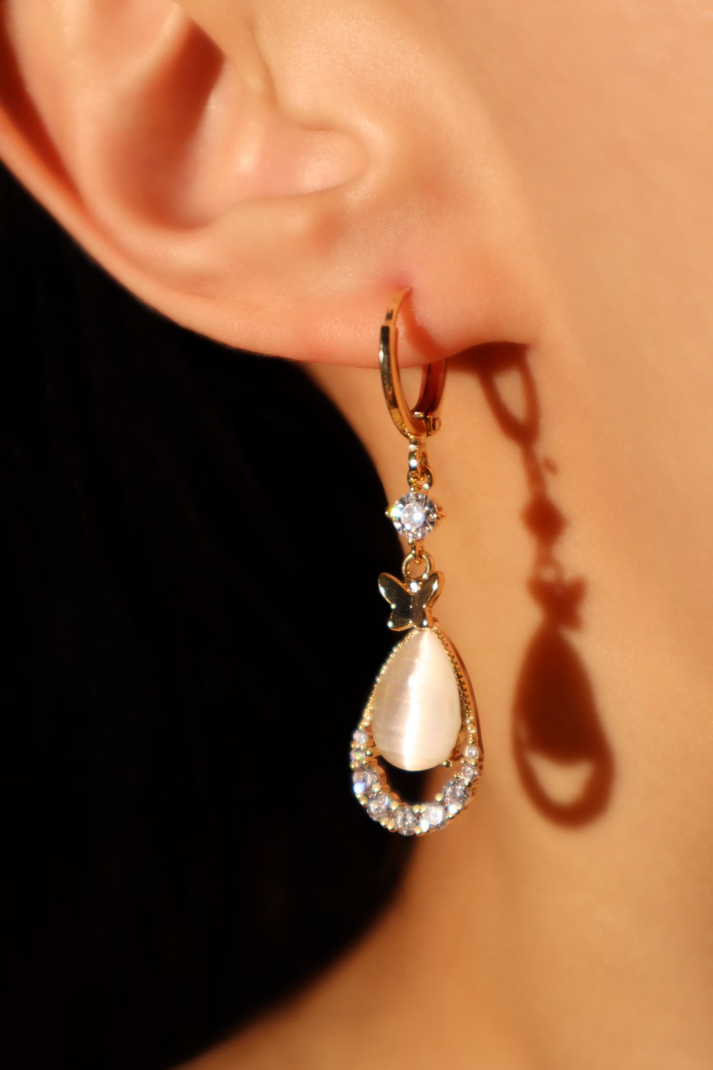 Aretes de lágrima con diamantes y ópalos
