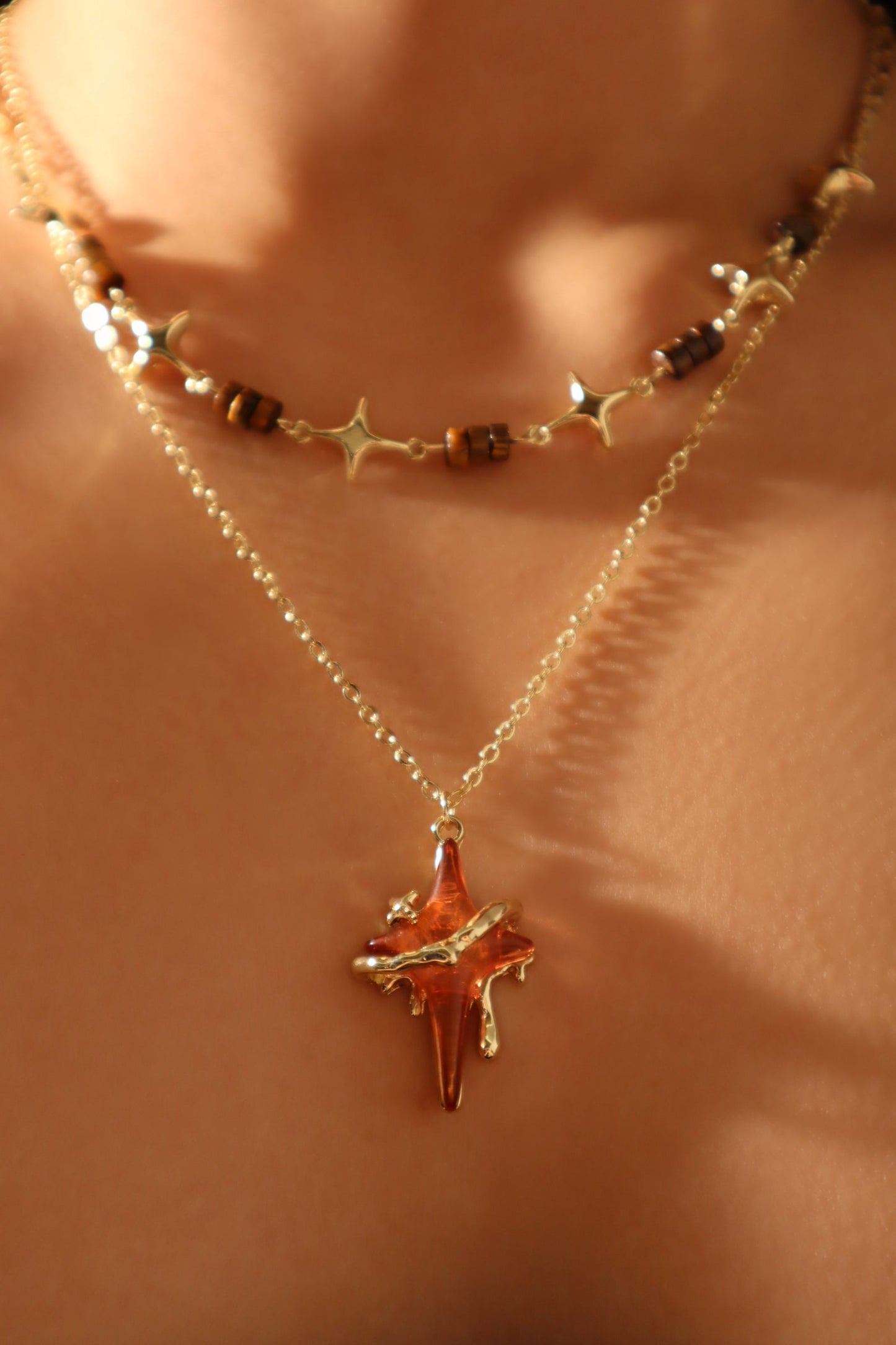 Collar con estrella marrón Tigerita