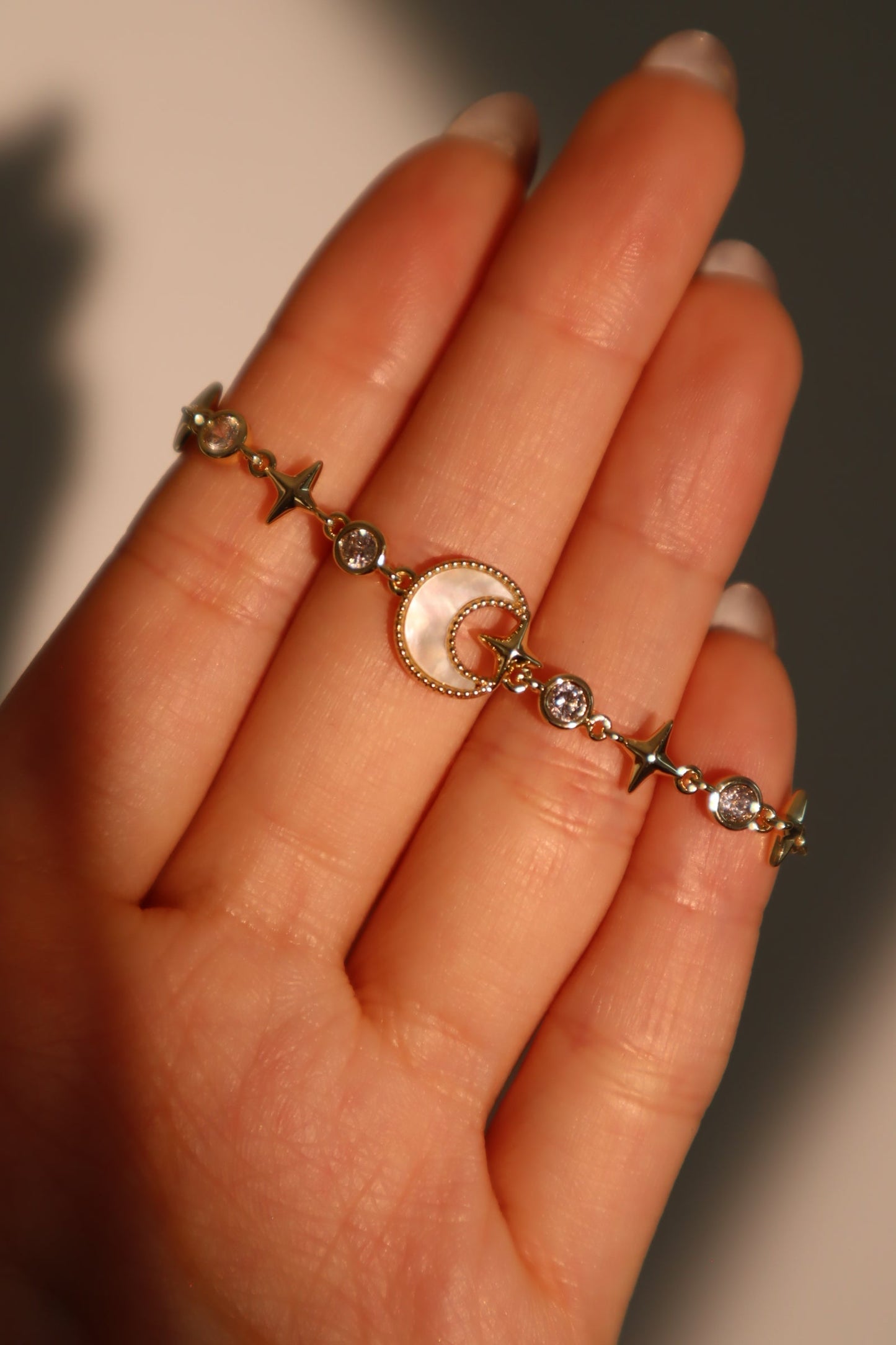 Pulsera con concha, luna y estrella