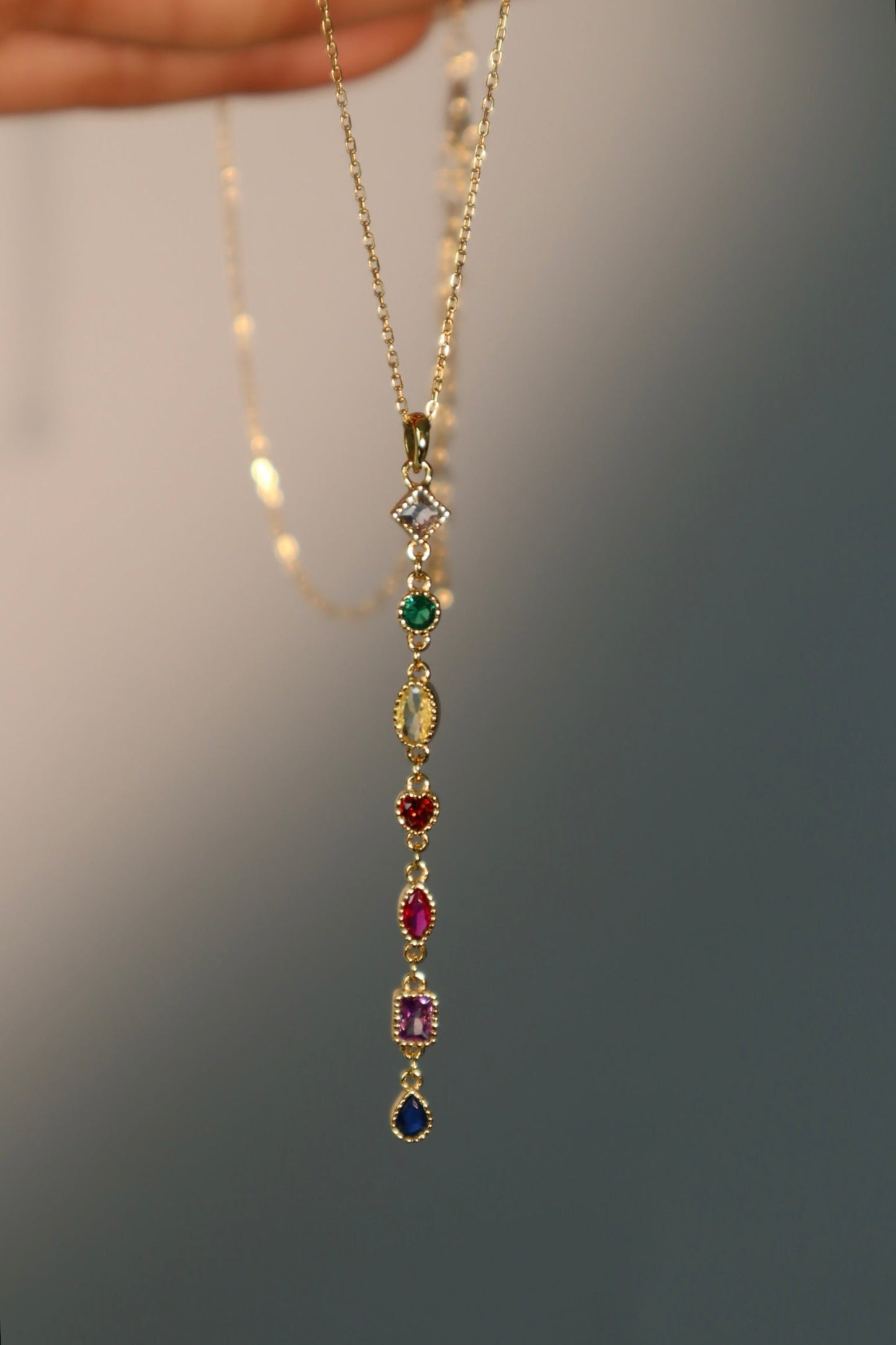 Collar con cadena de gemas de colores en vermeil