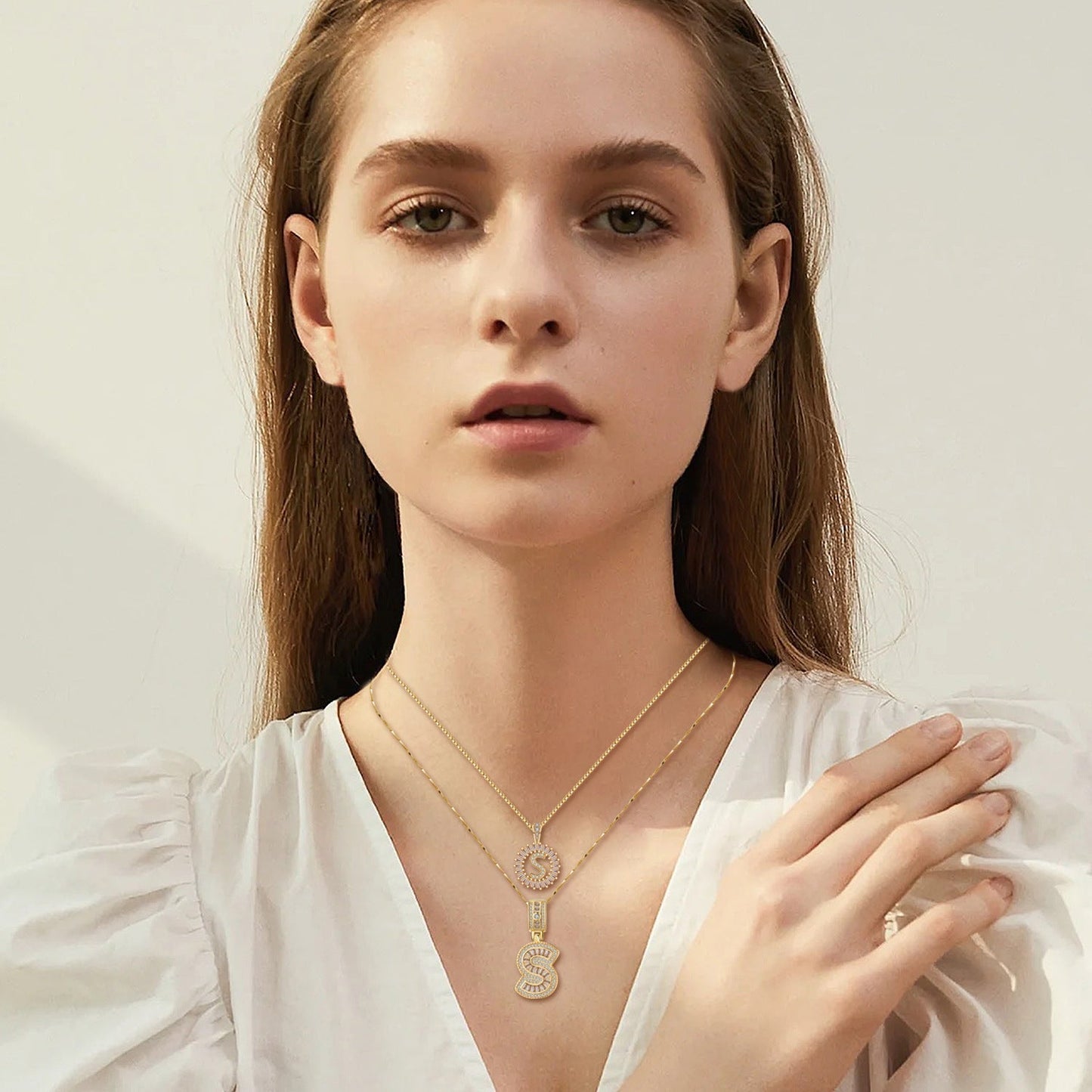 Juego de collar con inicial de moissanita