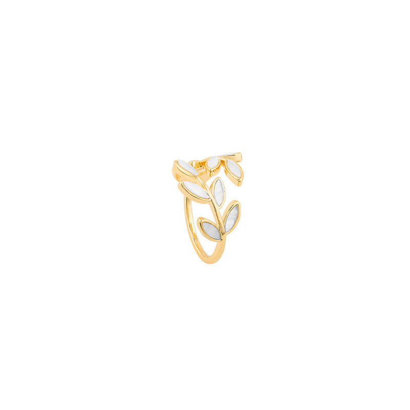 Anillo ajustable de oro con hoja y opalo blanco